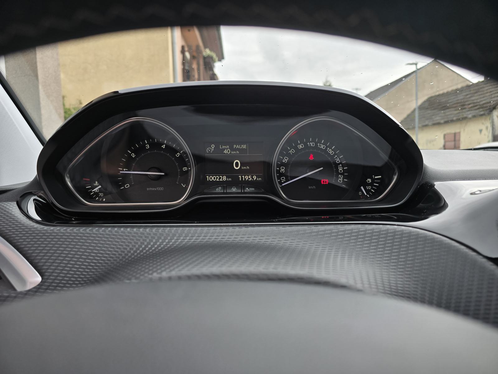 Peugeot 2008 1.2 ALLURE, NAVIGACIJA,KOŽA,TEMPOMAT,PDC,SERV.KNJIŽ., fotografija 16