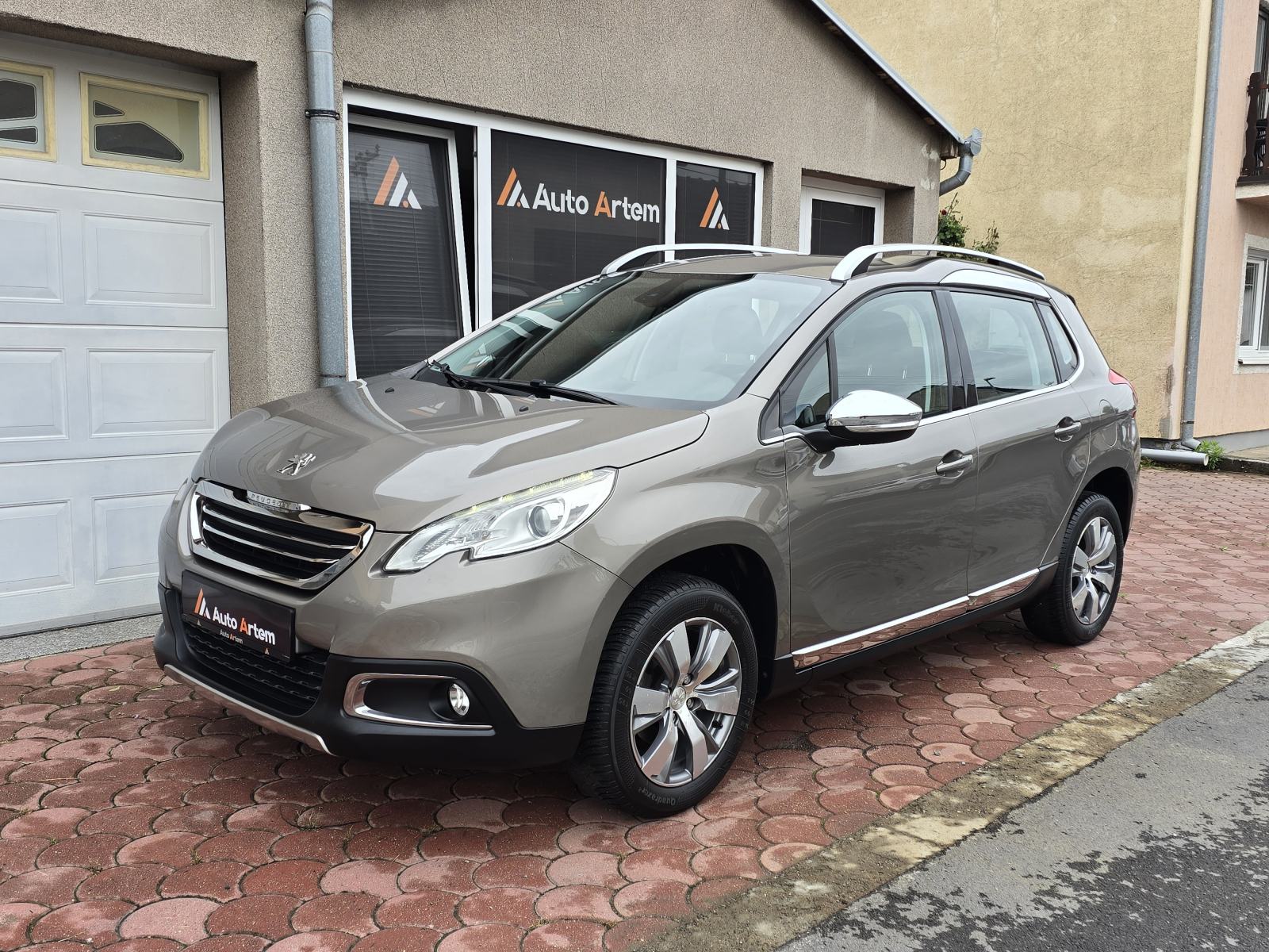 Peugeot 2008 1.2 ALLURE, NAVIGACIJA,KOŽA,TEMPOMAT,PDC,SERV.KNJIŽ., fotografija 2