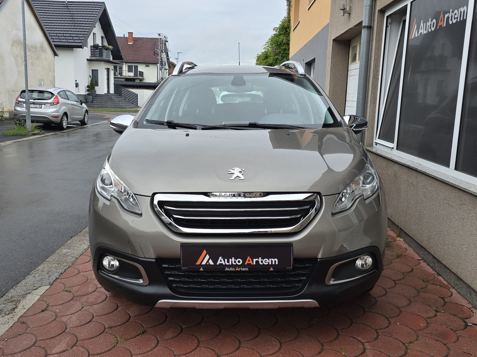 Peugeot 2008 1.2 ALLURE, NAVIGACIJA,KOŽA,TEMPOMAT,PDC,SERV.KNJIŽ., fotografija 9