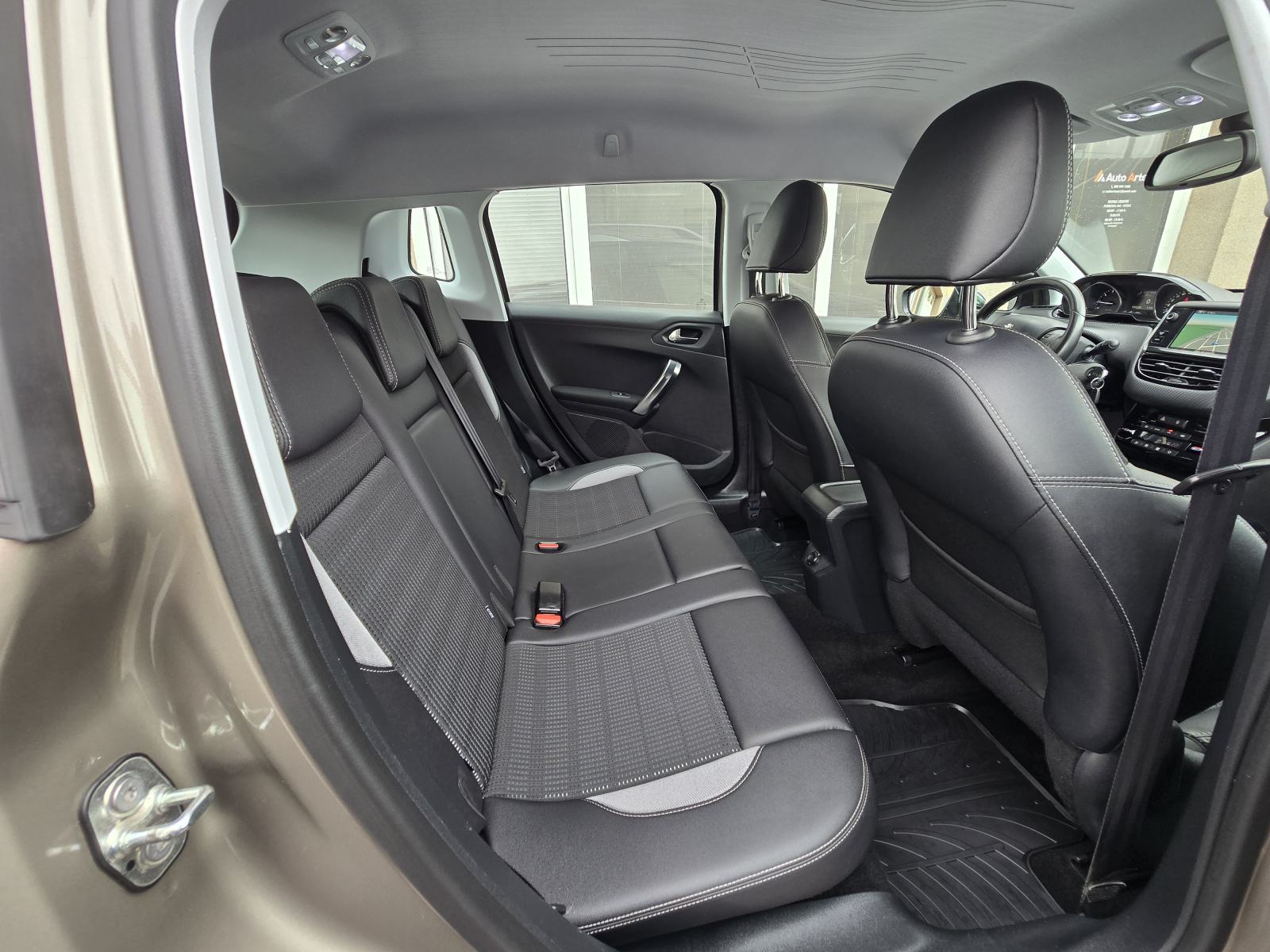 Peugeot 2008 1.2 ALLURE, NAVIGACIJA,KOŽA,TEMPOMAT,PDC,SERV.KNJIŽ., fotografija 11