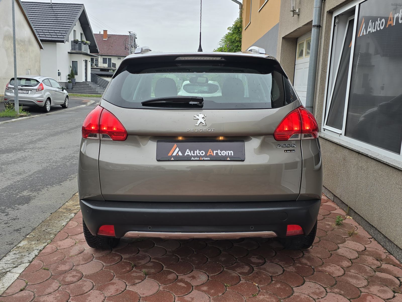 Peugeot 2008 1.2 ALLURE, NAVIGACIJA,KOŽA,TEMPOMAT,PDC,SERV.KNJIŽ., fotografija 5