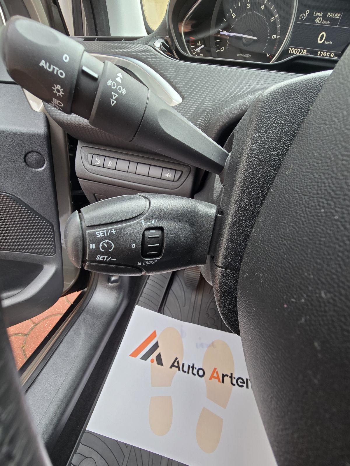 Peugeot 2008 1.2 ALLURE, NAVIGACIJA,KOŽA,TEMPOMAT,PDC,SERV.KNJIŽ., fotografija 20