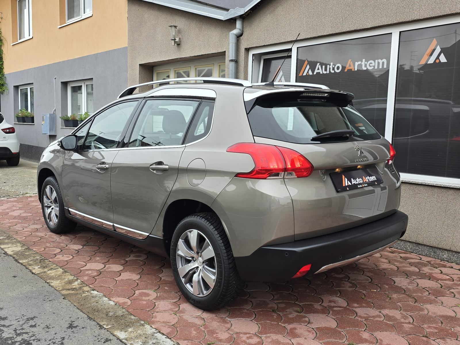 Peugeot 2008 1.2 ALLURE, NAVIGACIJA,KOŽA,TEMPOMAT,PDC,SERV.KNJIŽ., fotografija 4