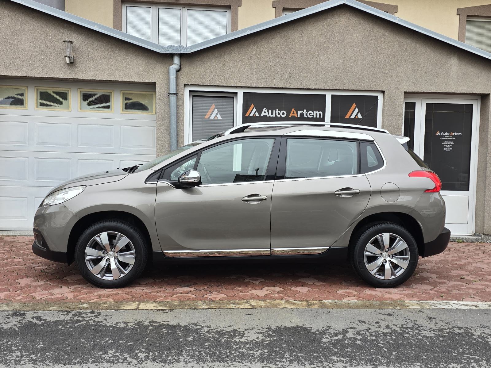Peugeot 2008 1.2 ALLURE, NAVIGACIJA,KOŽA,TEMPOMAT,PDC,SERV.KNJIŽ., fotografija 3