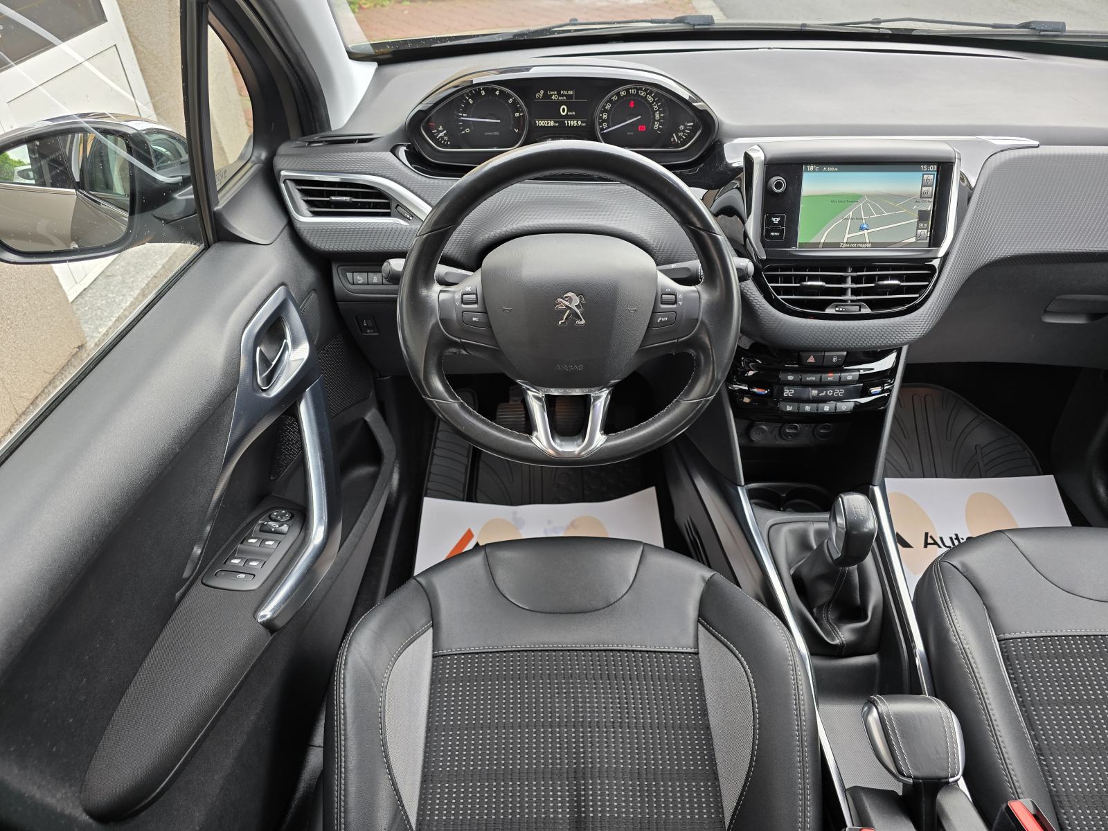 Peugeot 2008 1.2 ALLURE, NAVIGACIJA,KOŽA,TEMPOMAT,PDC,SERV.KNJIŽ., fotografija 14