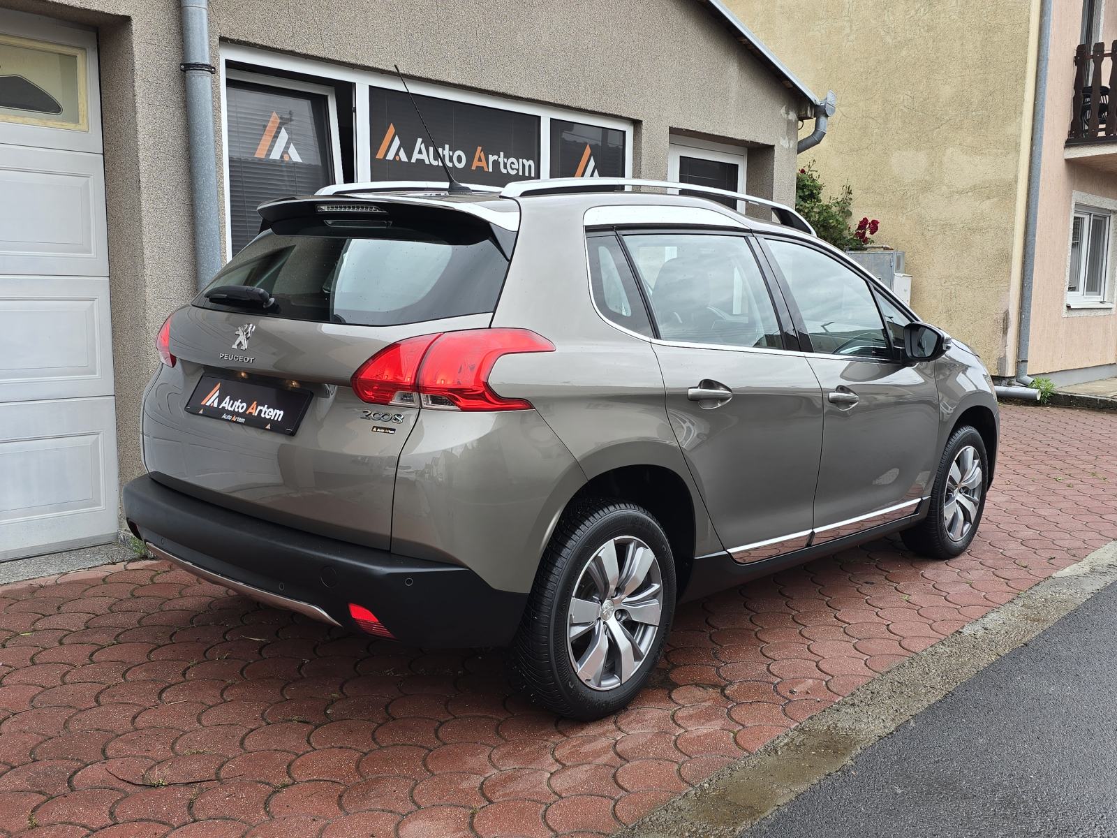 Peugeot 2008 1.2 ALLURE, NAVIGACIJA,KOŽA,TEMPOMAT,PDC,SERV.KNJIŽ., fotografija 6