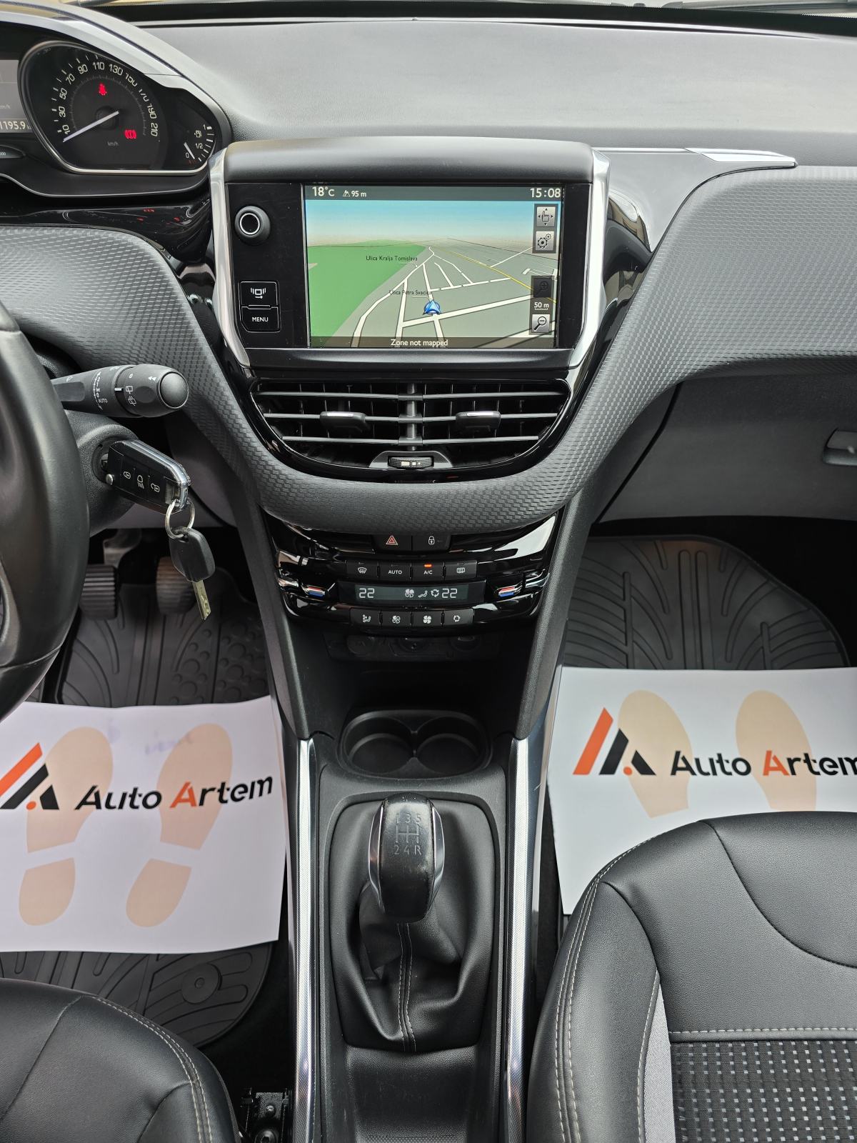 Peugeot 2008 1.2 ALLURE, NAVIGACIJA,KOŽA,TEMPOMAT,PDC,SERV.KNJIŽ., fotografija 17