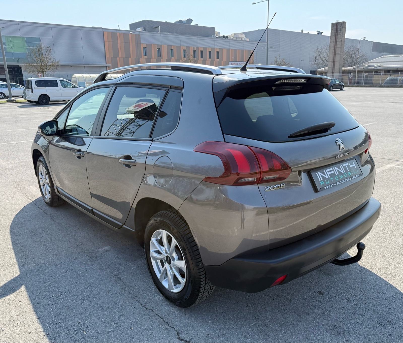 Peugeot 2008 1,2 AUTOMATIK, LEASING BEZ UČEŠĆA, MULTIMED, KLIMA, ALU, fotografija 5