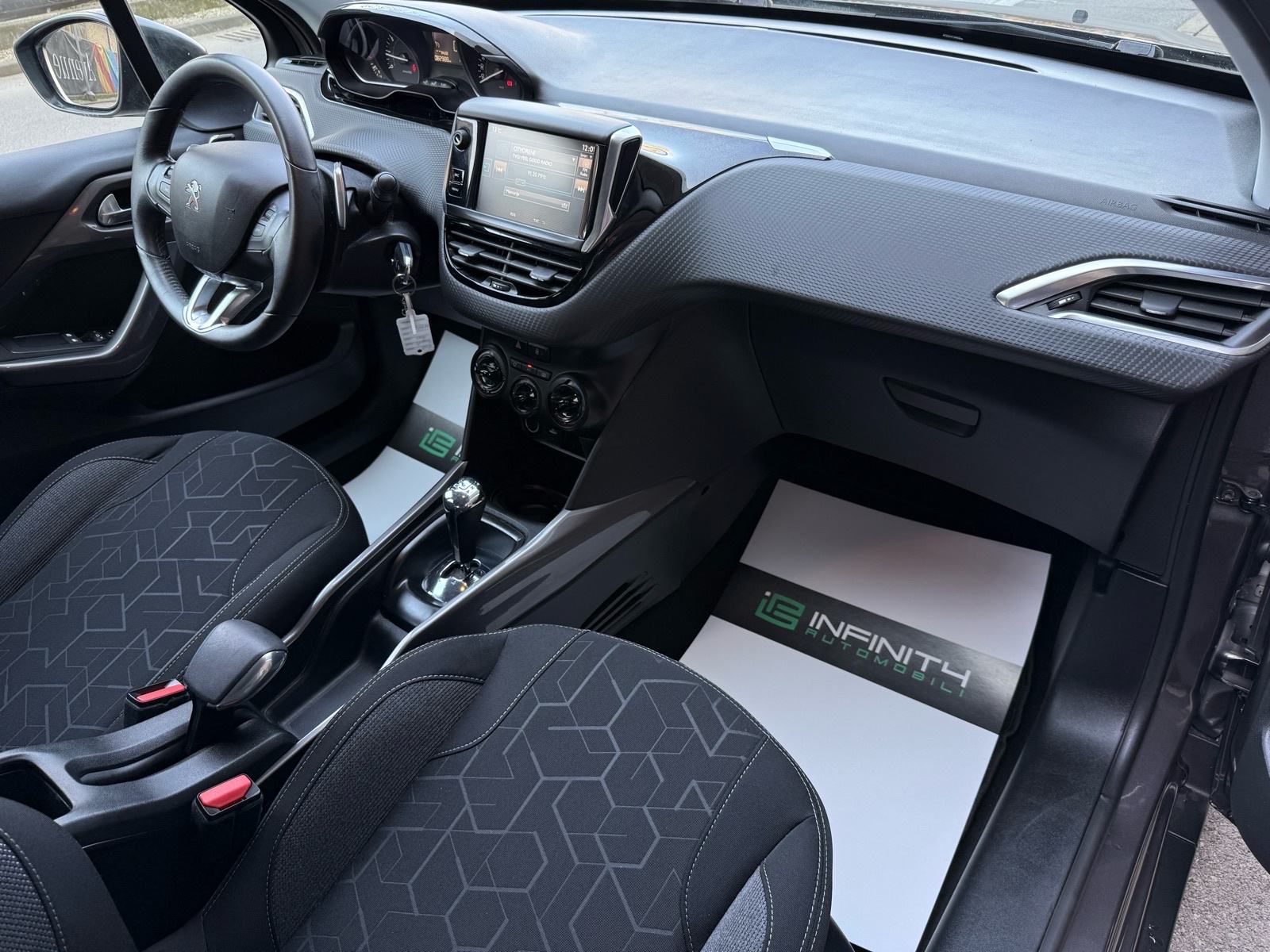 Peugeot 2008 1,2 AUTOMATIK, LEASING BEZ UČEŠĆA, MULTIMED, KLIMA, ALU, fotografija 17