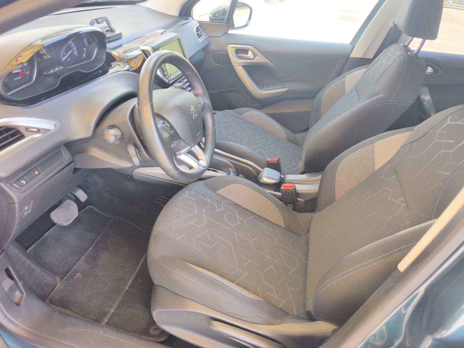 Peugeot 2008 1,2 AUTOMATIK NAVI SENZORI TEMPOMAT ANDROID WIFI BLUETOOT, fotografija 12