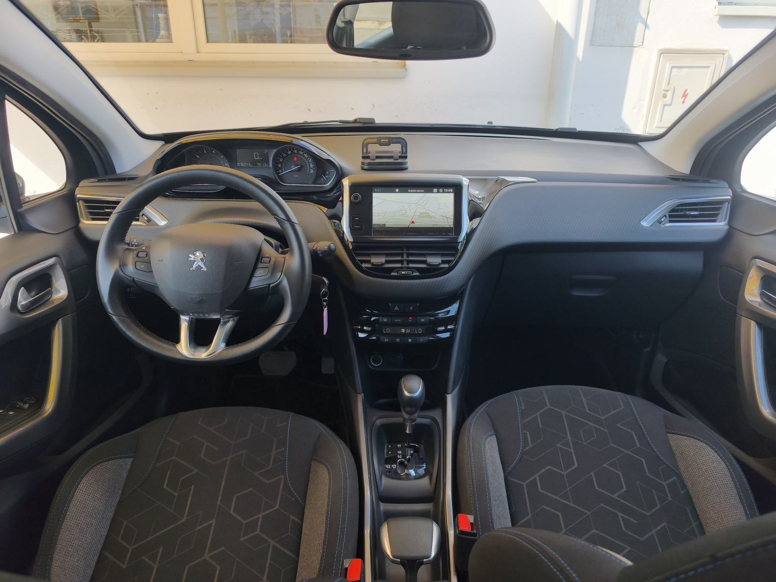 Peugeot 2008 1,2 AUTOMATIK NAVI SENZORI TEMPOMAT ANDROID WIFI BLUETOOT, fotografija 13