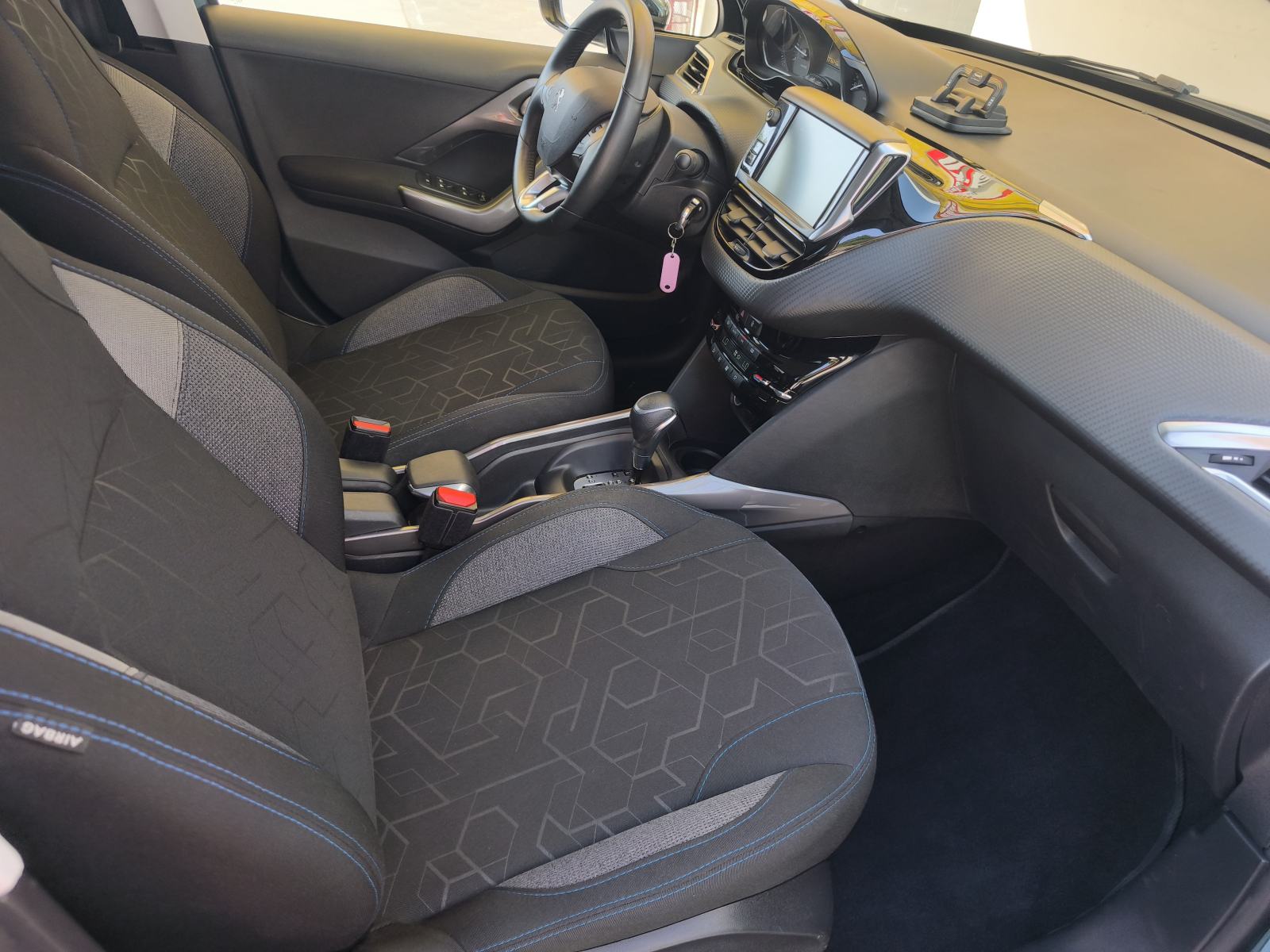Peugeot 2008 1,2 AUTOMATIK NAVI SENZORI TEMPOMAT ANDROID WIFI BLUETOOT, fotografija 17