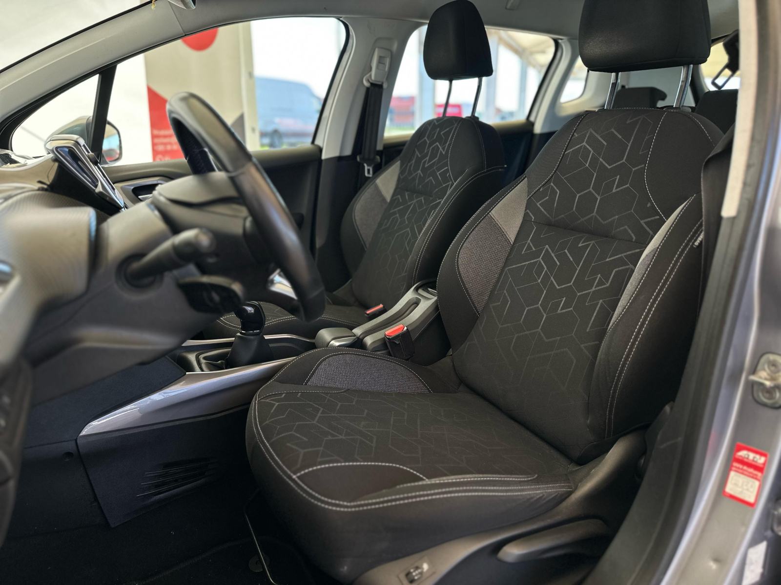 PEUGEOT 2008 1.2 2019 GODINA - REGISTRIRAN-GARANCIJA - SA PDV !!- V S, fotografija 17