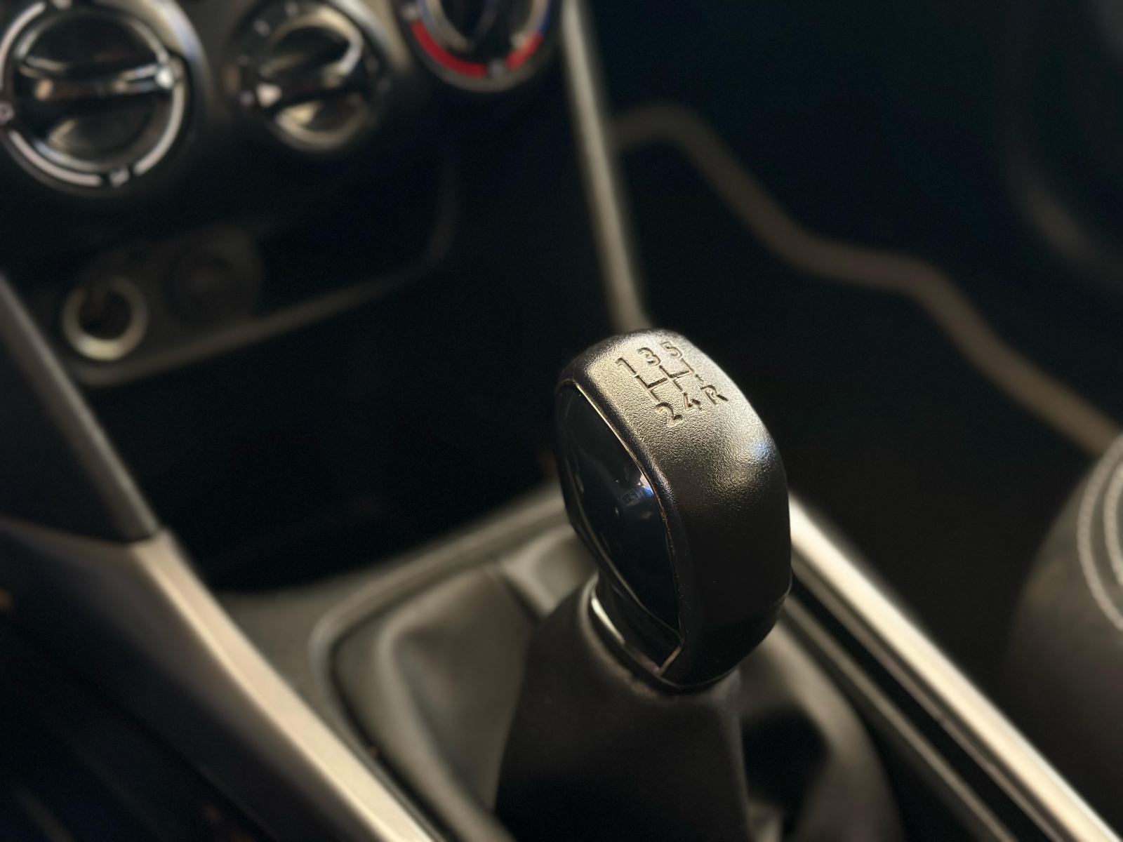 PEUGEOT 2008 1.2 2019 GODINA - REGISTRIRAN-GARANCIJA - SA PDV !!- V S, fotografija 19