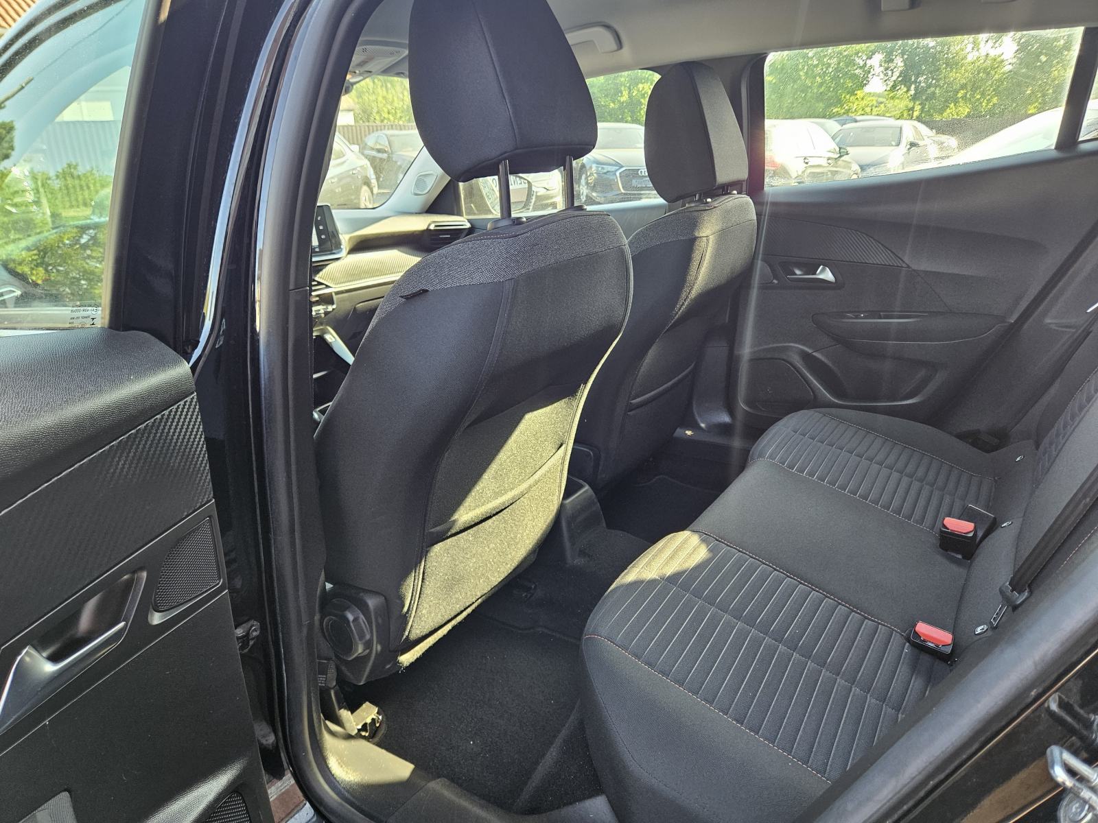 Peugeot 2008 1,2 BENZIN AUTOMATIC,LEASING BEZ UČEŠĆA I BEZ JAMACA, fotografija 16