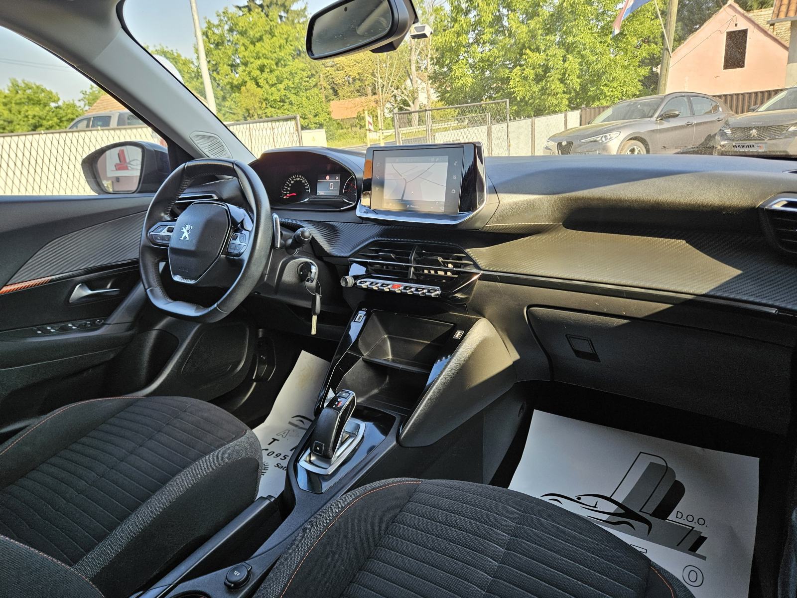 Peugeot 2008 1,2 BENZIN AUTOMATIC,LEASING BEZ UČEŠĆA I BEZ JAMACA, fotografija 14