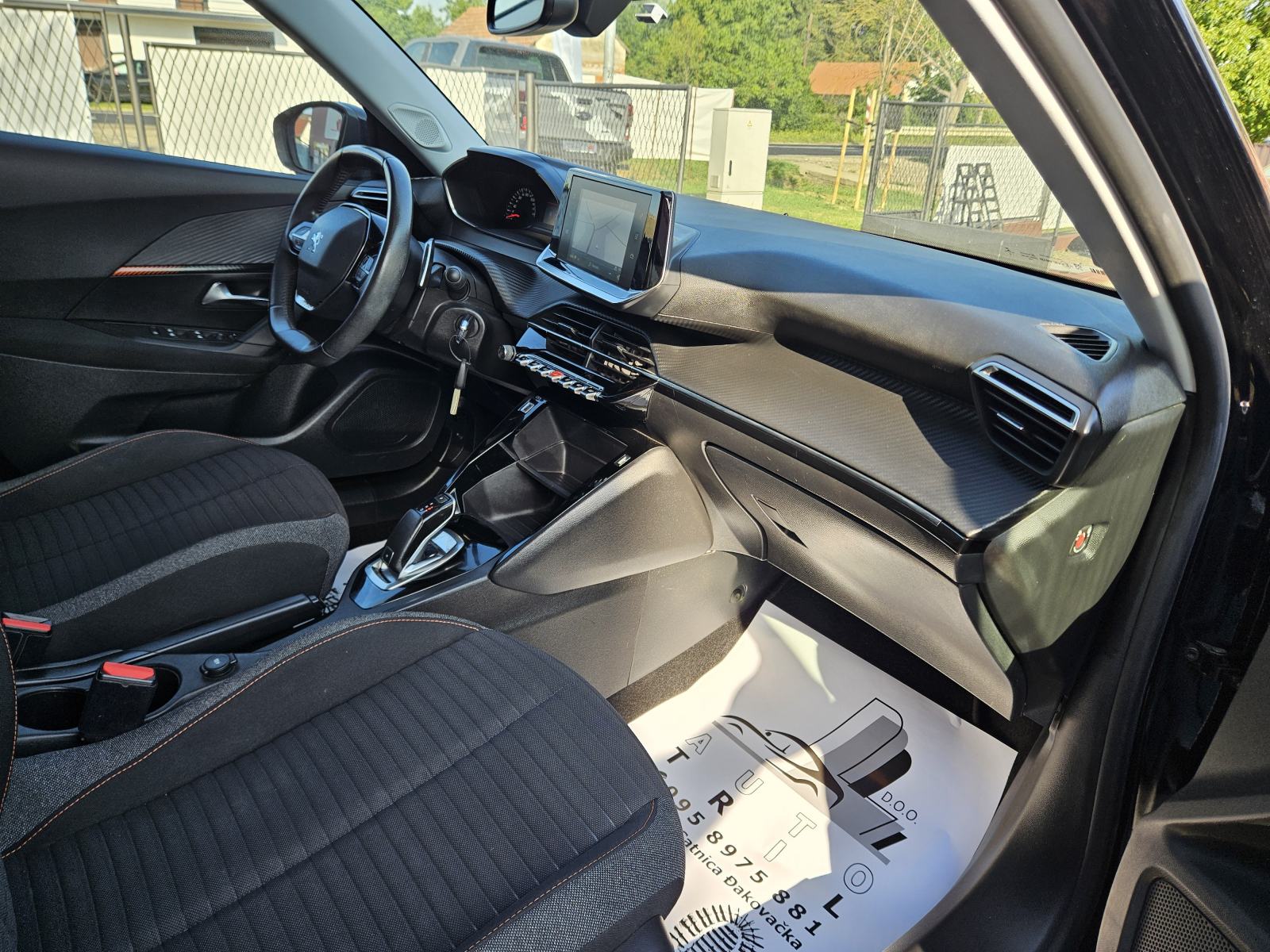 Peugeot 2008 1,2 BENZIN AUTOMATIC,LEASING BEZ UČEŠĆA I BEZ JAMACA, fotografija 15