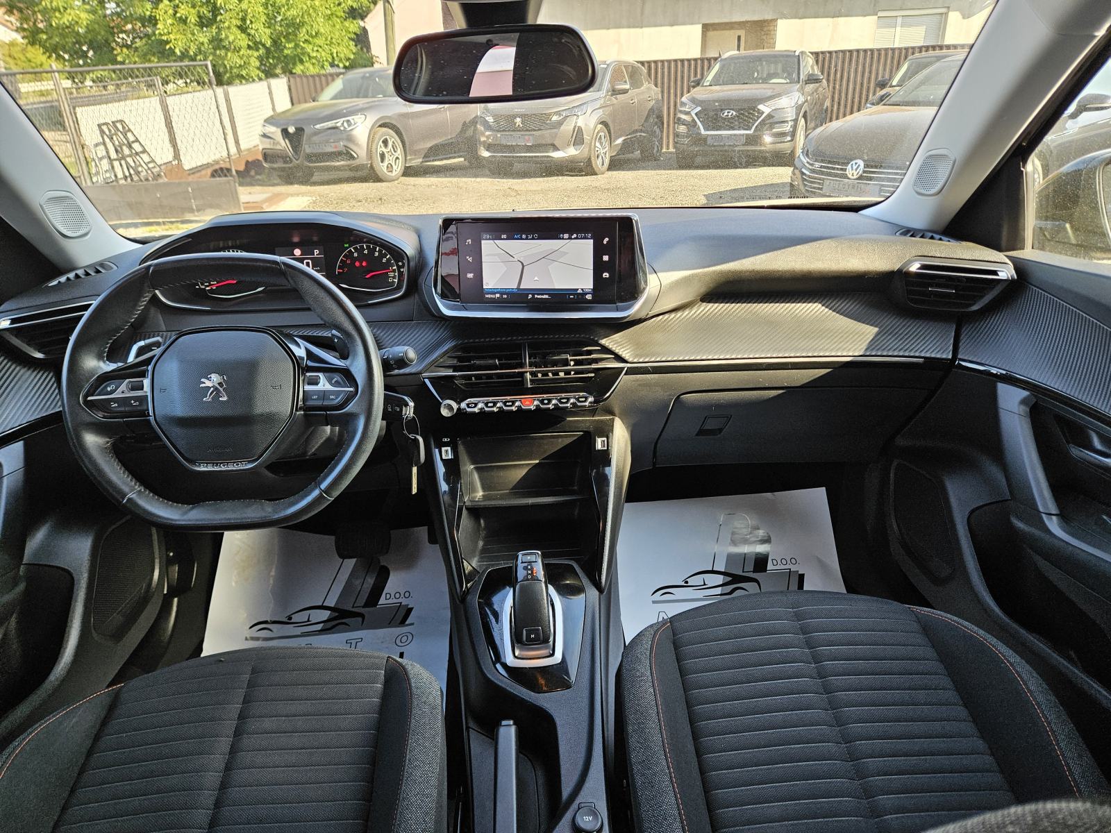 Peugeot 2008 1,2 BENZIN AUTOMATIC,LEASING BEZ UČEŠĆA I BEZ JAMACA, fotografija 13