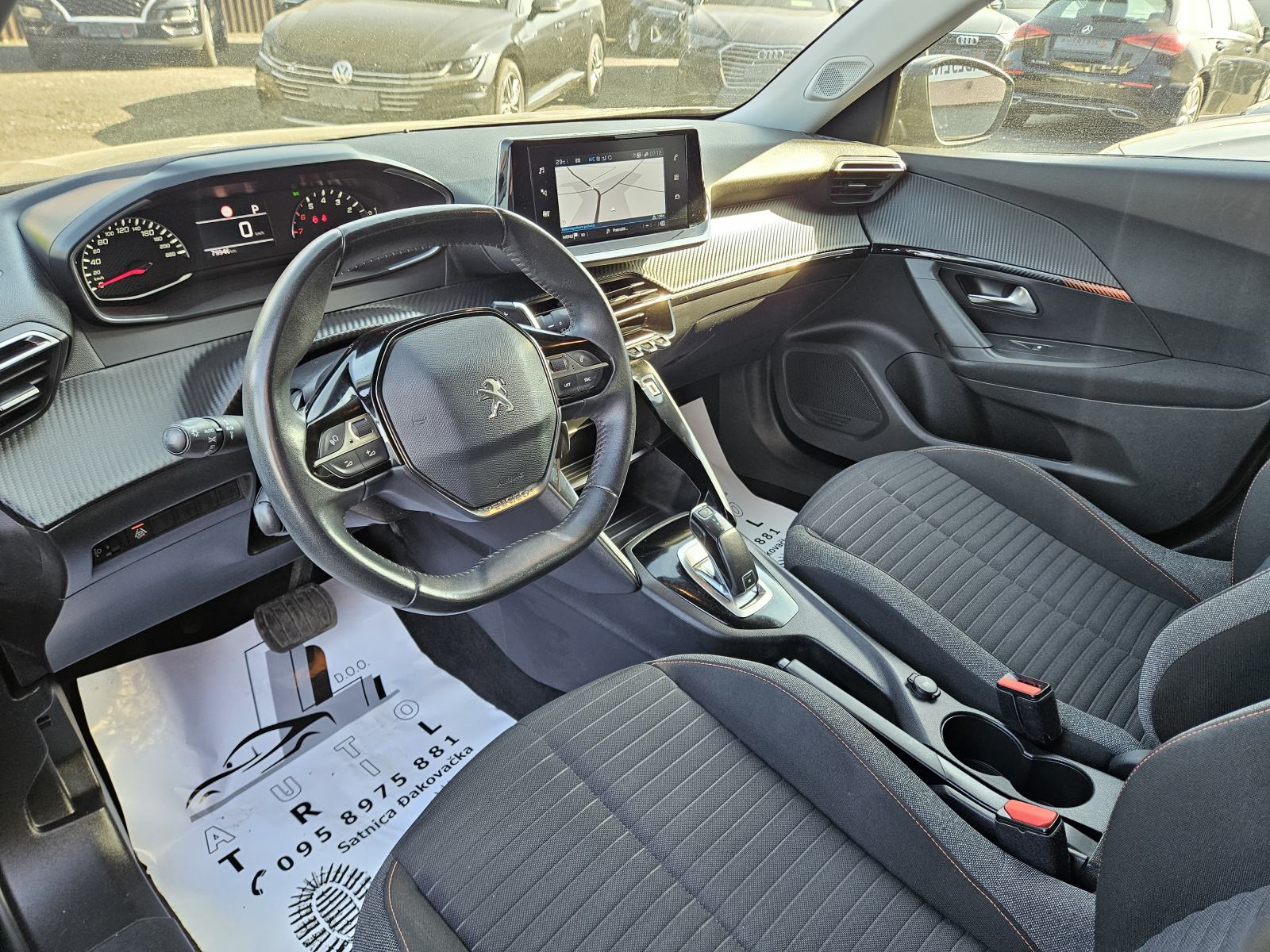 Peugeot 2008 1,2 BENZIN AUTOMATIC,LEASING BEZ UČEŠĆA I BEZ JAMACA, fotografija 12