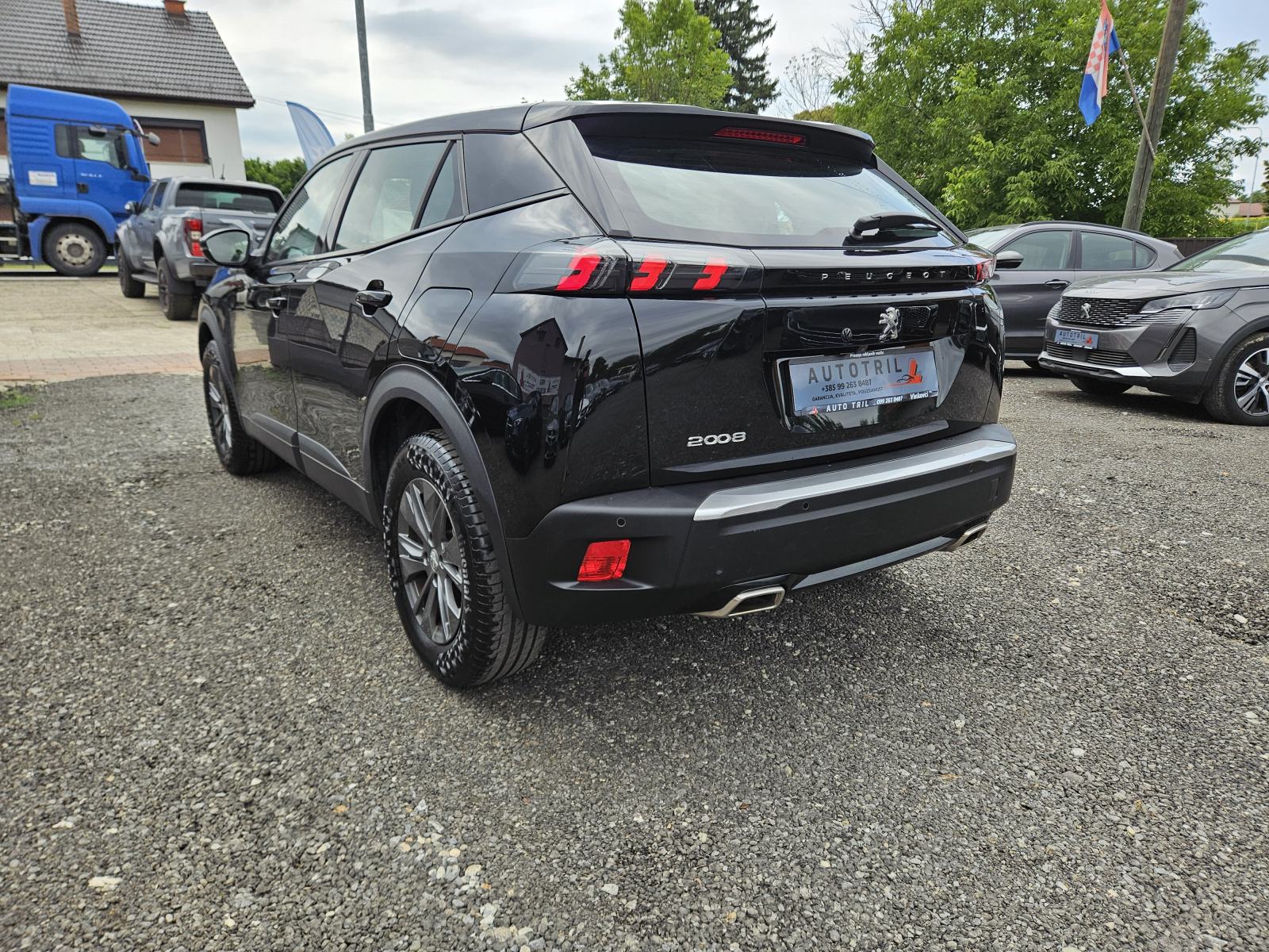 Peugeot 2008 1,2 BENZIN AUTOMATIC,LEASING BEZ UČEŠĆA I BEZ JAMACA, fotografija 4