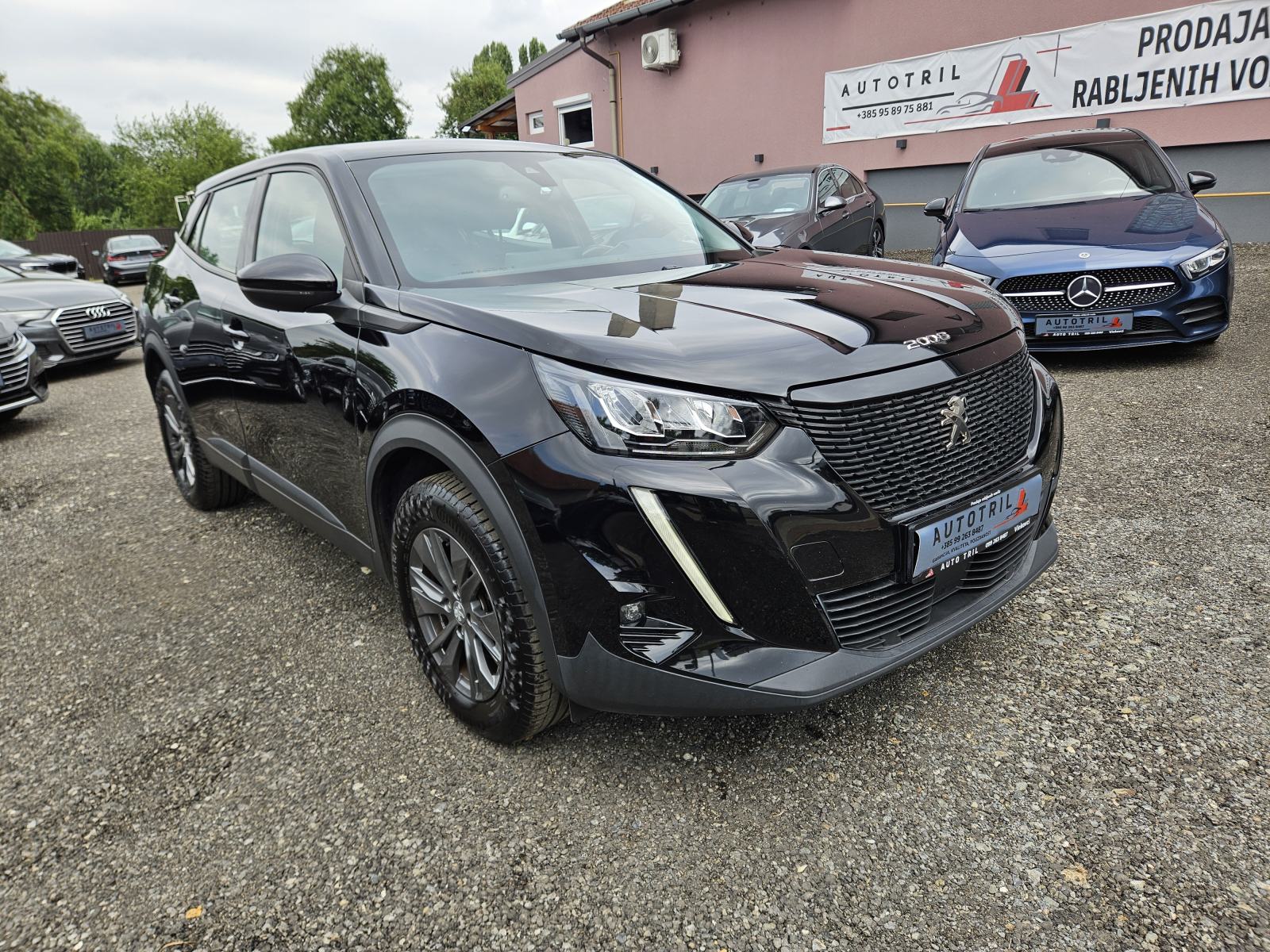 Peugeot 2008 1,2 BENZIN AUTOMATIC,LEASING BEZ UČEŠĆA I BEZ JAMACA, fotografija 2