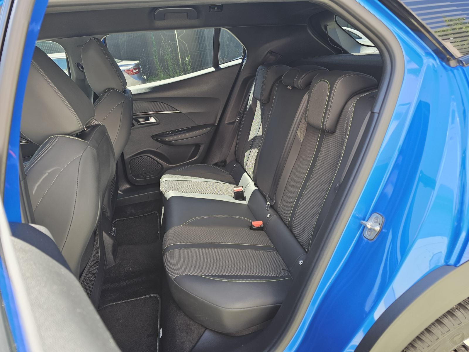 Peugeot 2008 1,2 GT,u garanciji do 3/2029 automatik, fotografija 11