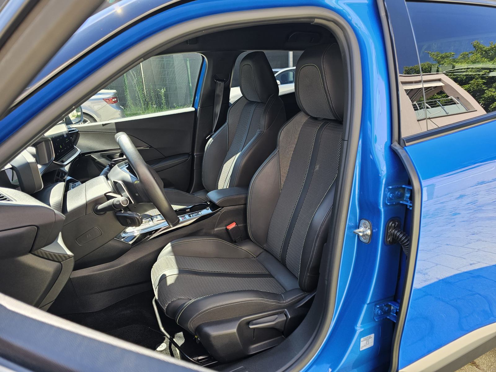 Peugeot 2008 1,2 GT,u garanciji do 3/2029 automatik, fotografija 10
