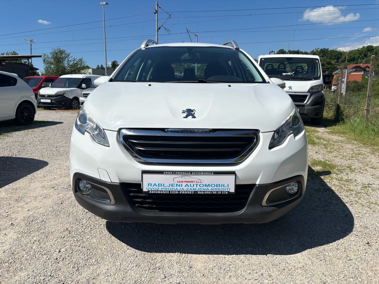 Peugeot 2008 1,2 S&S-KLIMA-ALU-MFV-V+M SERVIS-NEMA 5%-TEMPOMAT-KARTICE, fotografija 2
