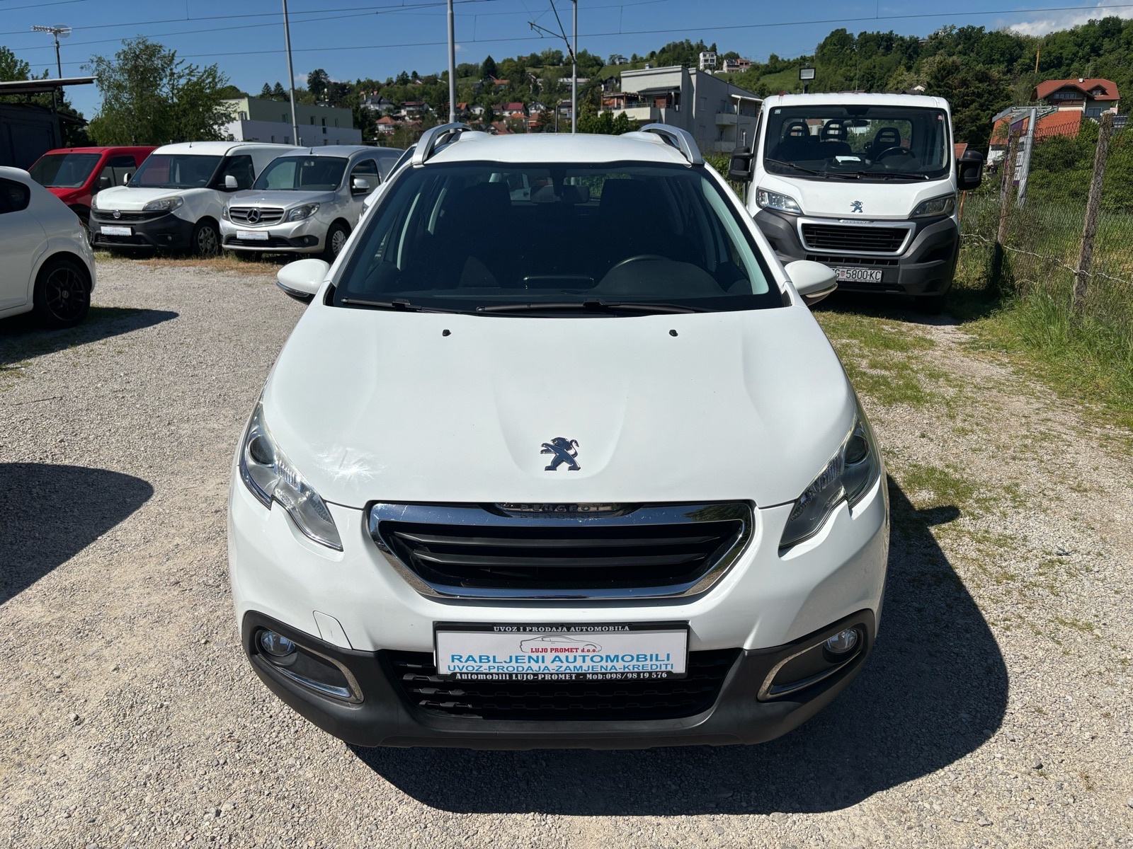 Peugeot 2008 1,2 S&S-KLIMA-ALU-MFV-V+M SERVIS-NEMA 5%-TEMPOMAT-KARTICE, fotografija 3