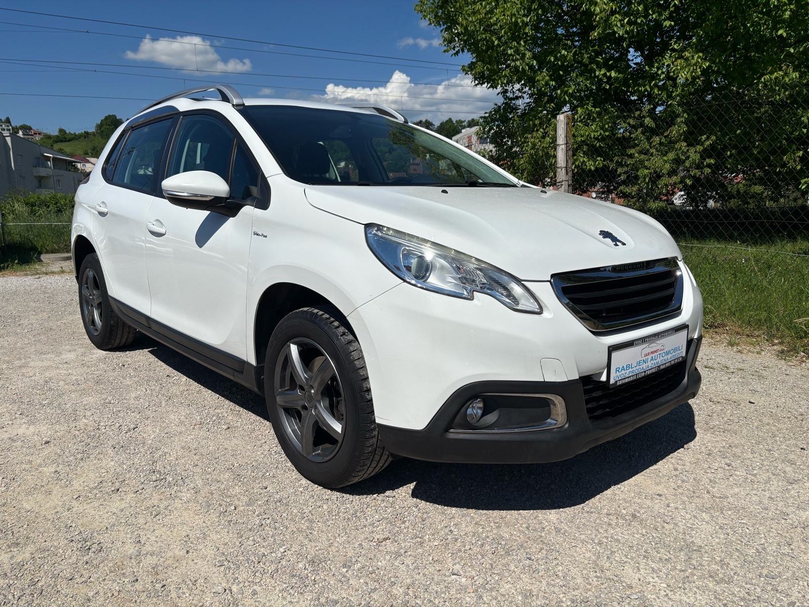 Peugeot 2008 1,2 S&S-KLIMA-ALU-MFV-V+M SERVIS-NEMA 5%-TEMPOMAT-KARTICE, fotografija 4