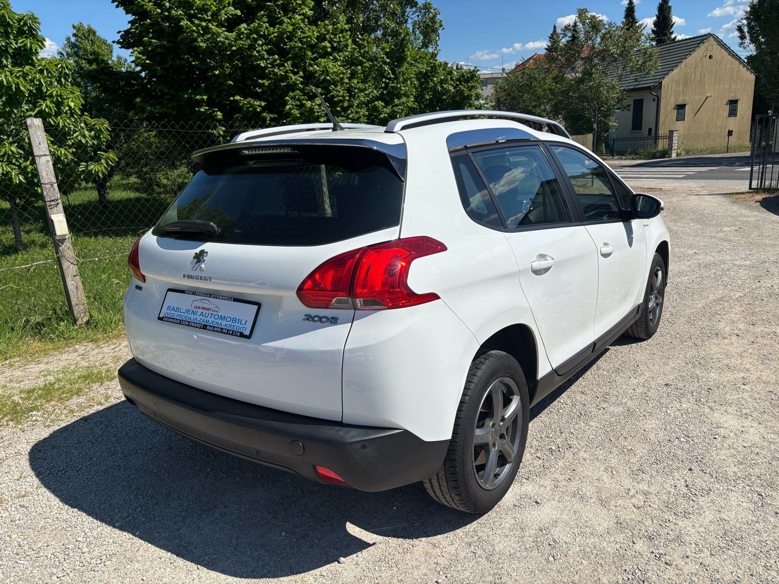 Peugeot 2008 1,2 S&S-KLIMA-ALU-MFV-V+M SERVIS-NEMA 5%-TEMPOMAT-KARTICE, fotografija 5