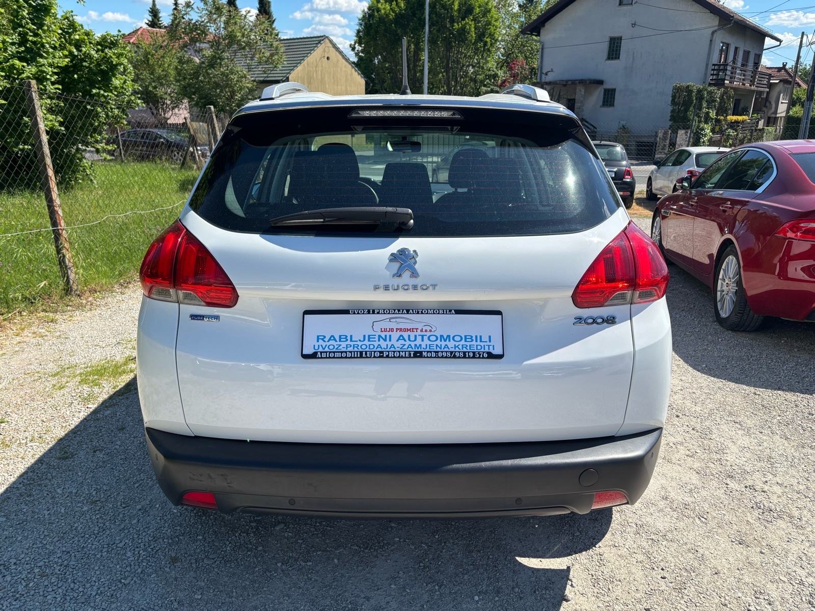 Peugeot 2008 1,2 S&S-KLIMA-ALU-MFV-V+M SERVIS-NEMA 5%-TEMPOMAT-KARTICE, fotografija 6