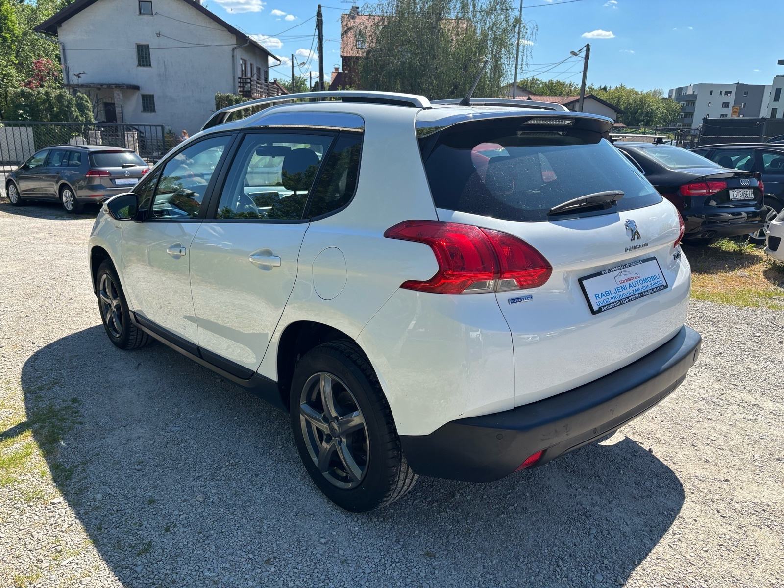 Peugeot 2008 1,2 S&S-KLIMA-ALU-MFV-V+M SERVIS-NEMA 5%-TEMPOMAT-KARTICE, fotografija 7