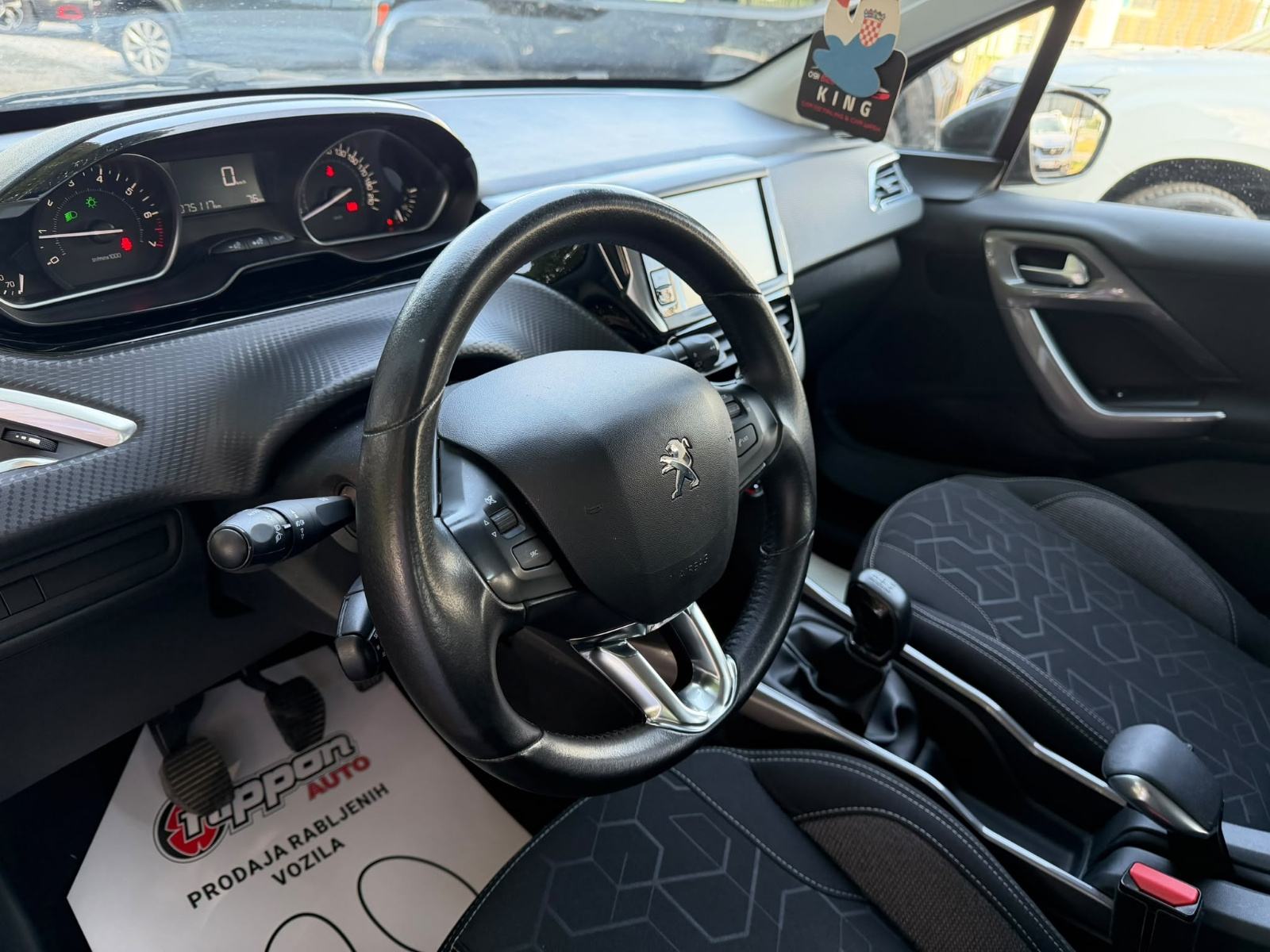 Peugeot 2008 1,2 - KLIMA - SERVISNA - 75.000KM - LEASING RATA: 160 €, fotografija 9