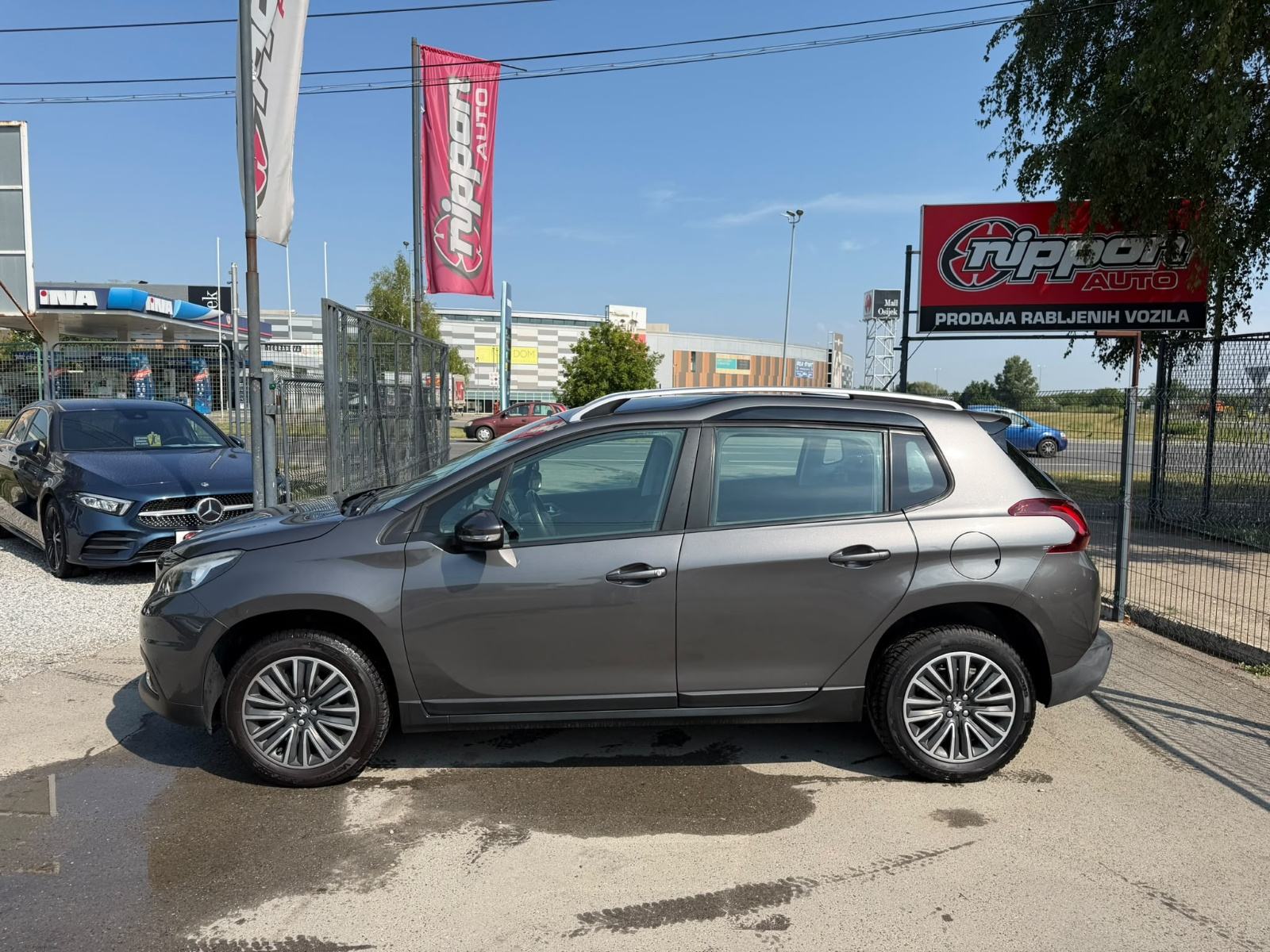 Peugeot 2008 1,2 - KLIMA - SERVISNA - 75.000KM - LEASING RATA: 160 €, fotografija 3
