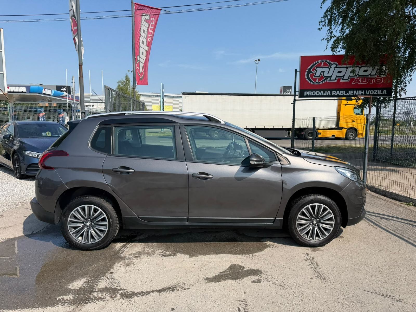 Peugeot 2008 1,2 - KLIMA - SERVISNA - 75.000KM - LEASING RATA: 160 €, fotografija 7