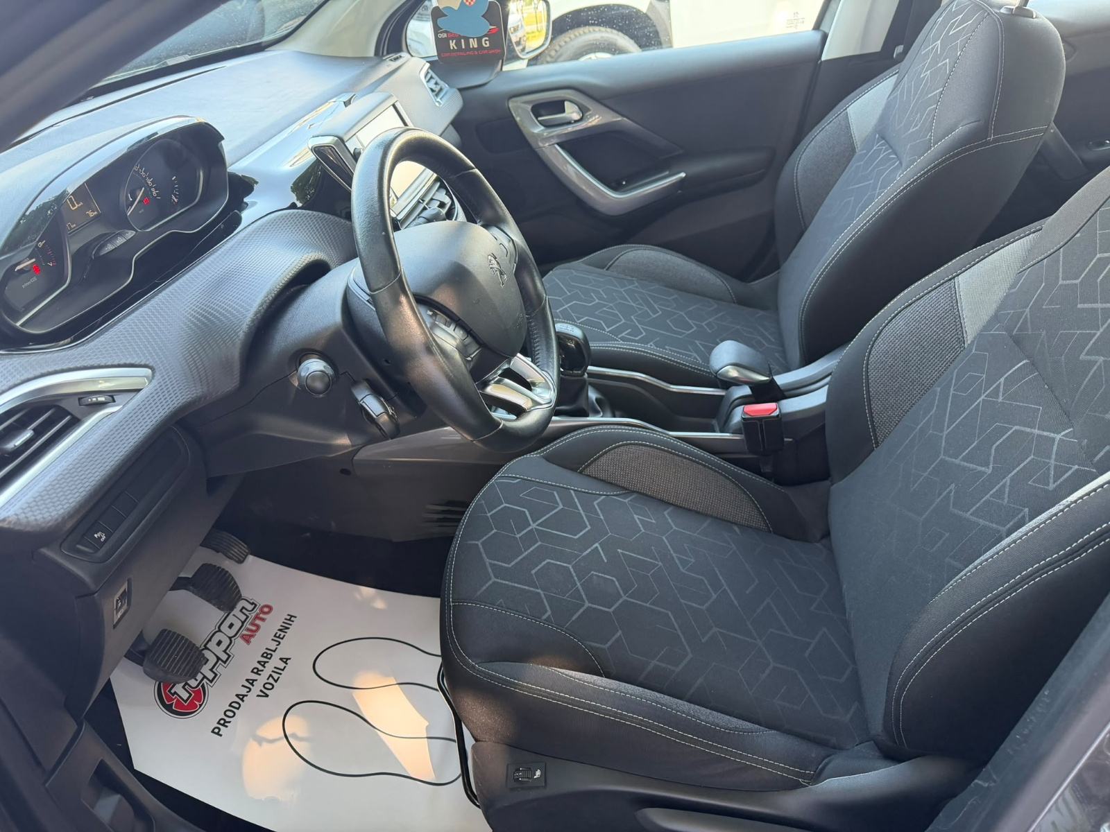 Peugeot 2008 1,2 - KLIMA - SERVISNA - 75.000KM - LEASING RATA: 160 €, fotografija 11