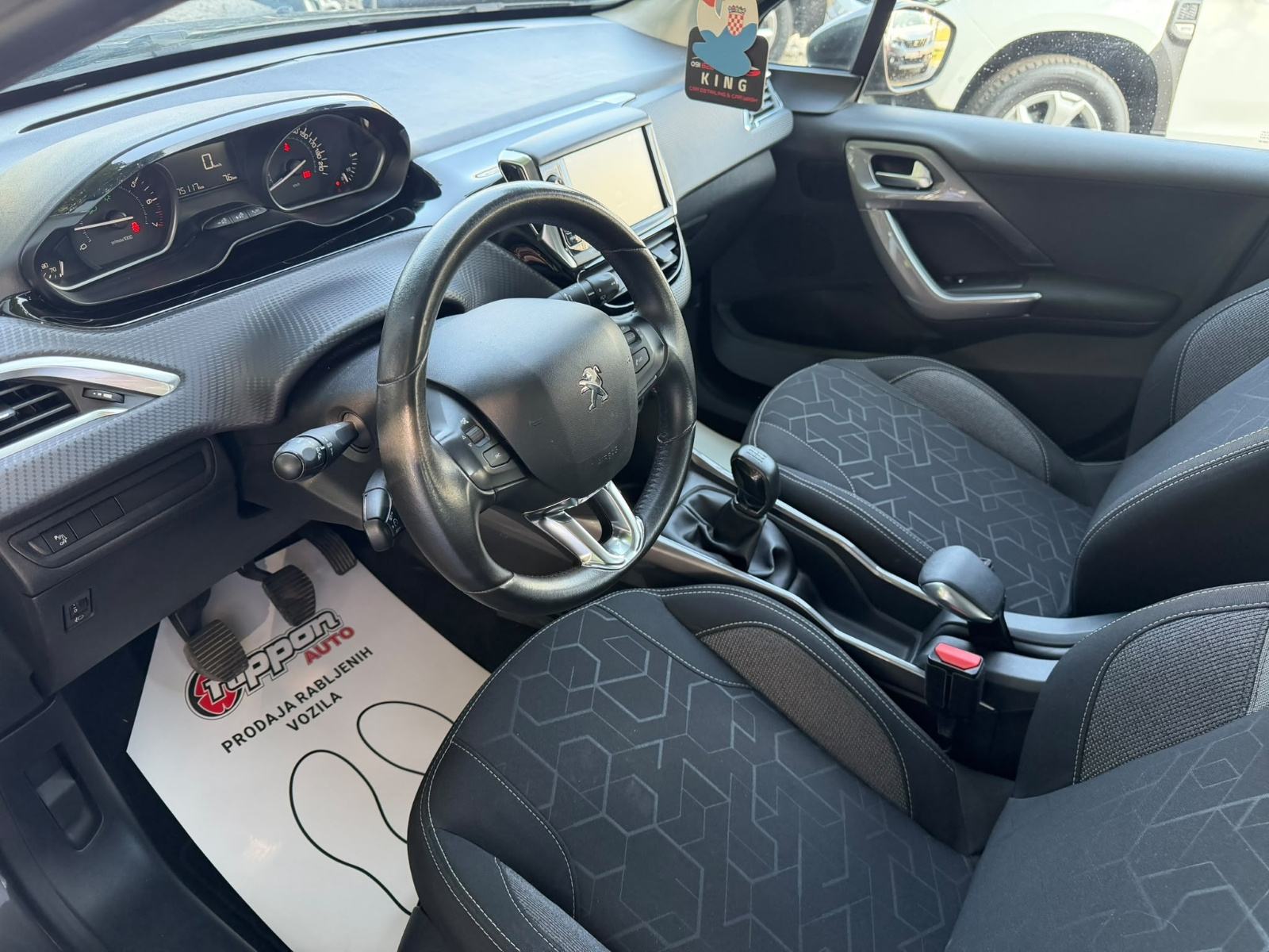 Peugeot 2008 1,2 - KLIMA - SERVISNA - 75.000KM - LEASING RATA: 160 €, fotografija 10