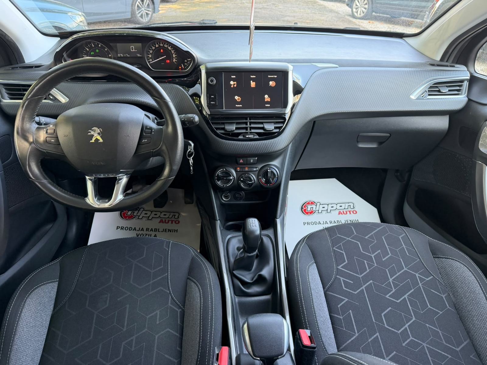 Peugeot 2008 1,2 - KLIMA - SERVISNA - 75.000KM - LEASING RATA: 160 €, fotografija 13