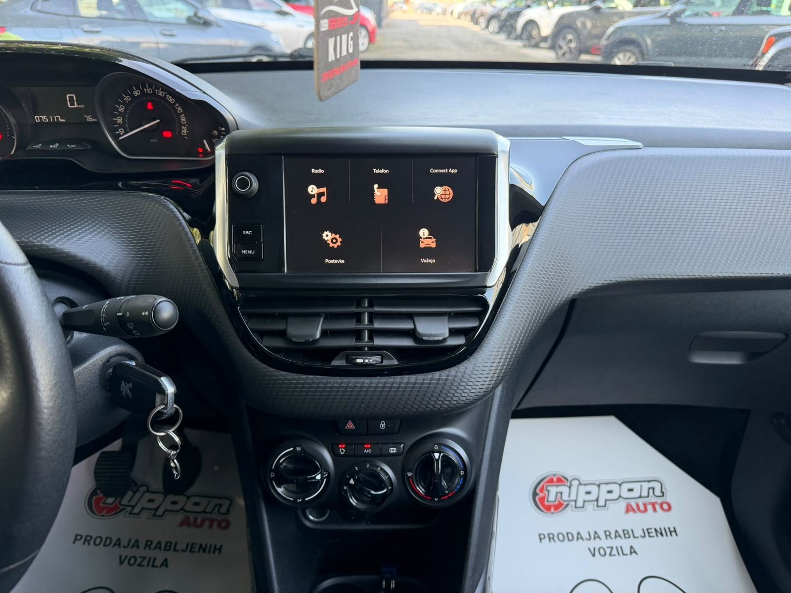 Peugeot 2008 1,2 - KLIMA - SERVISNA - 75.000KM - LEASING RATA: 160 €, fotografija 16