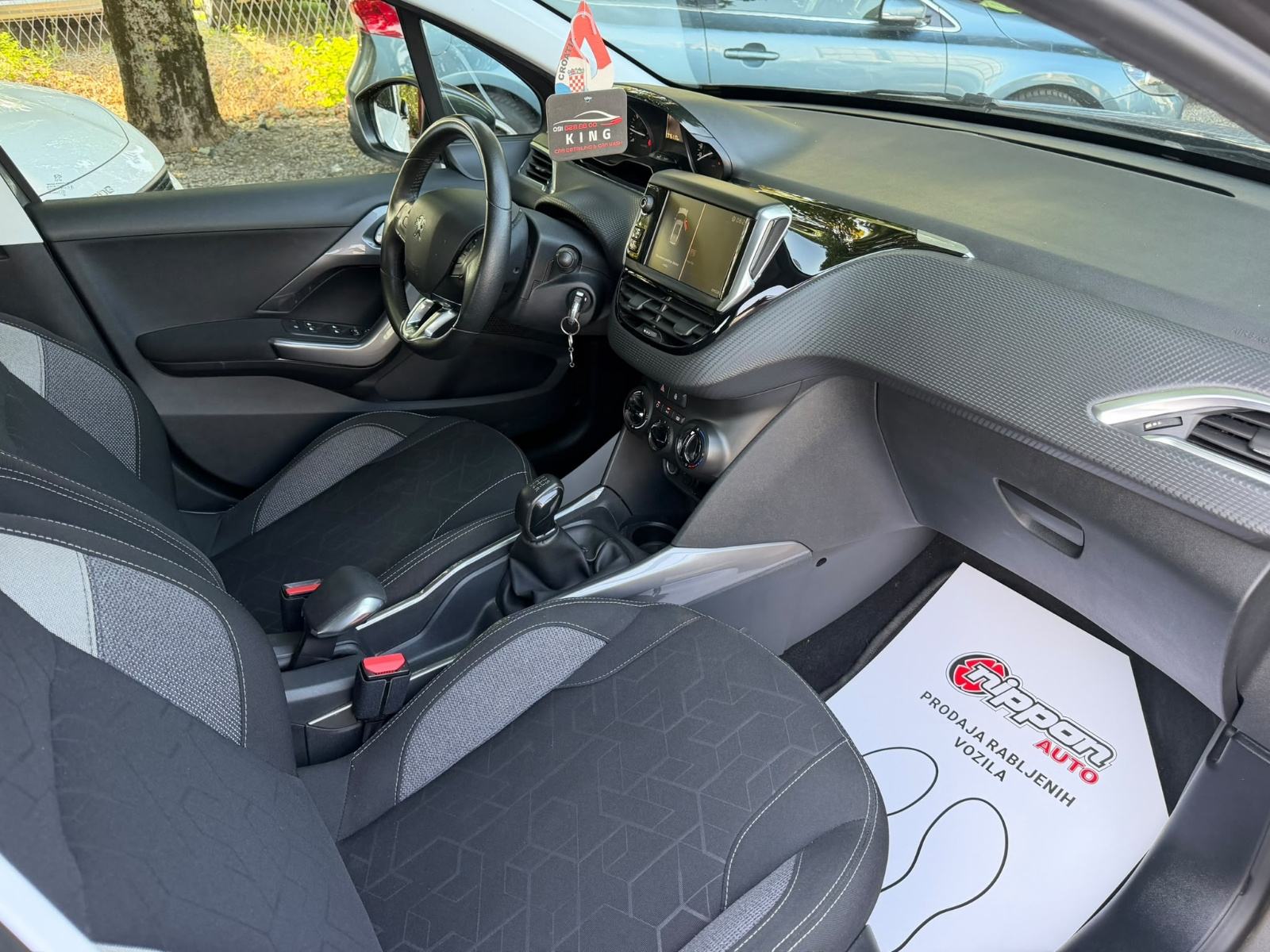 Peugeot 2008 1,2 - KLIMA - SERVISNA - 75.000KM - LEASING RATA: 160 €, fotografija 19