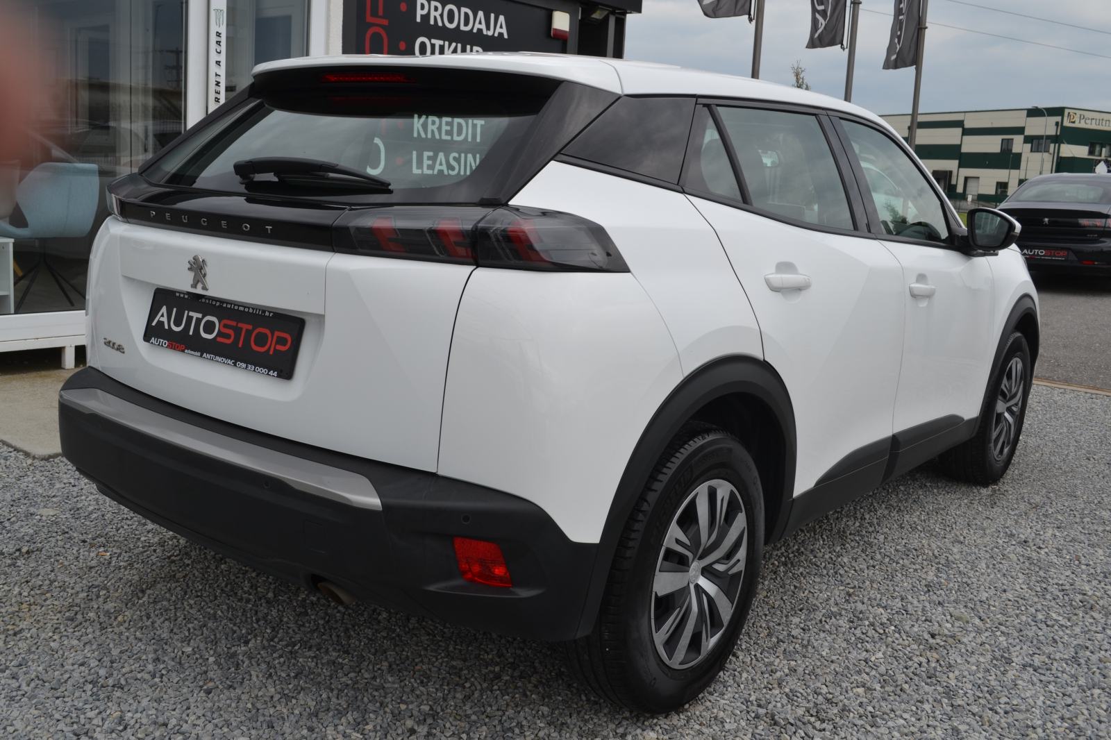Peugeot 2008 1,2 *** LEASING BEZ UČEŠĆA *** rata 195€ *** SERVISNA, fotografija 4