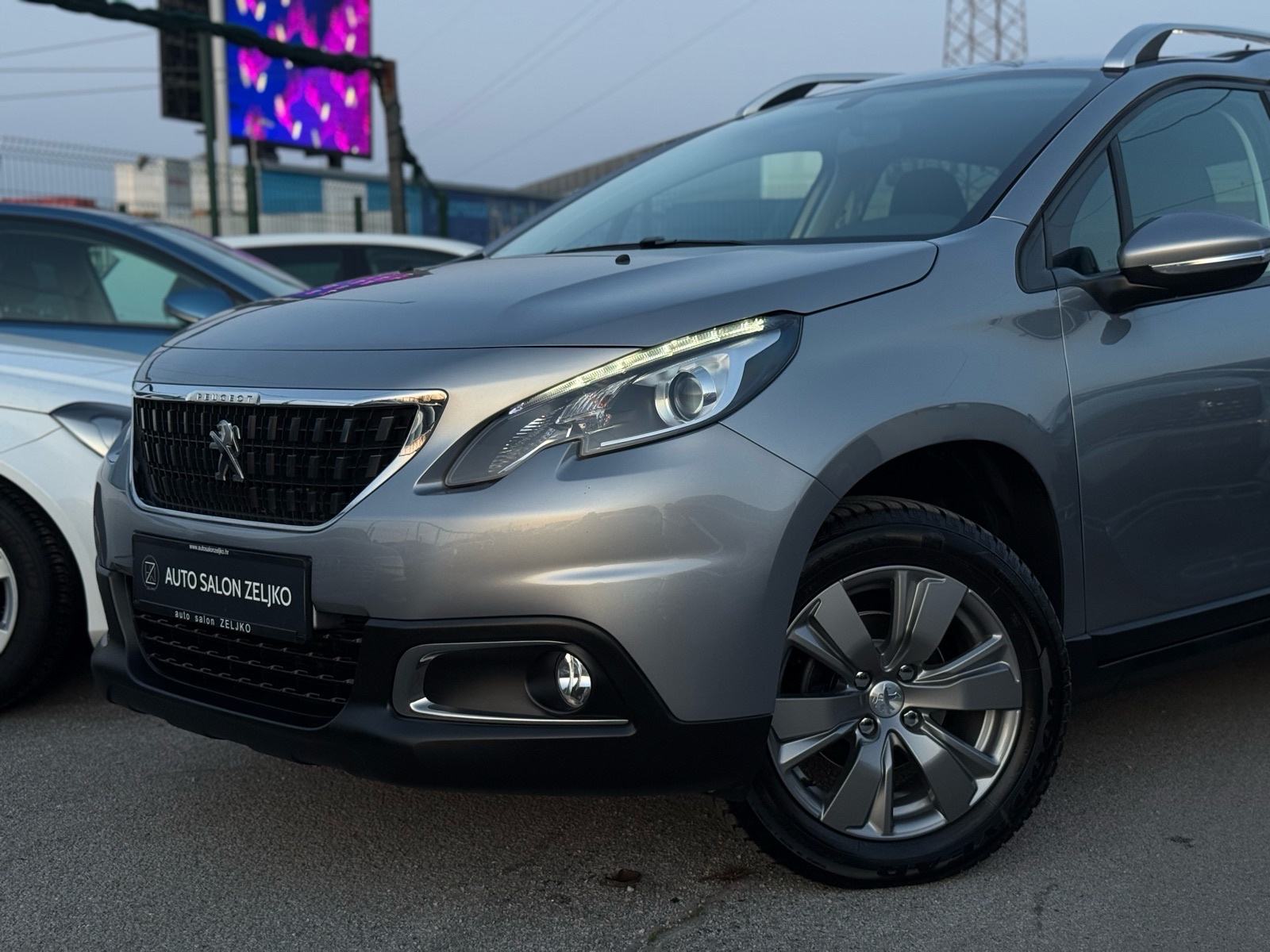 Peugeot 2008 1,2 ••LED••NAVI••ALU••AUTOMATSKA KLIMA••, fotografija 7