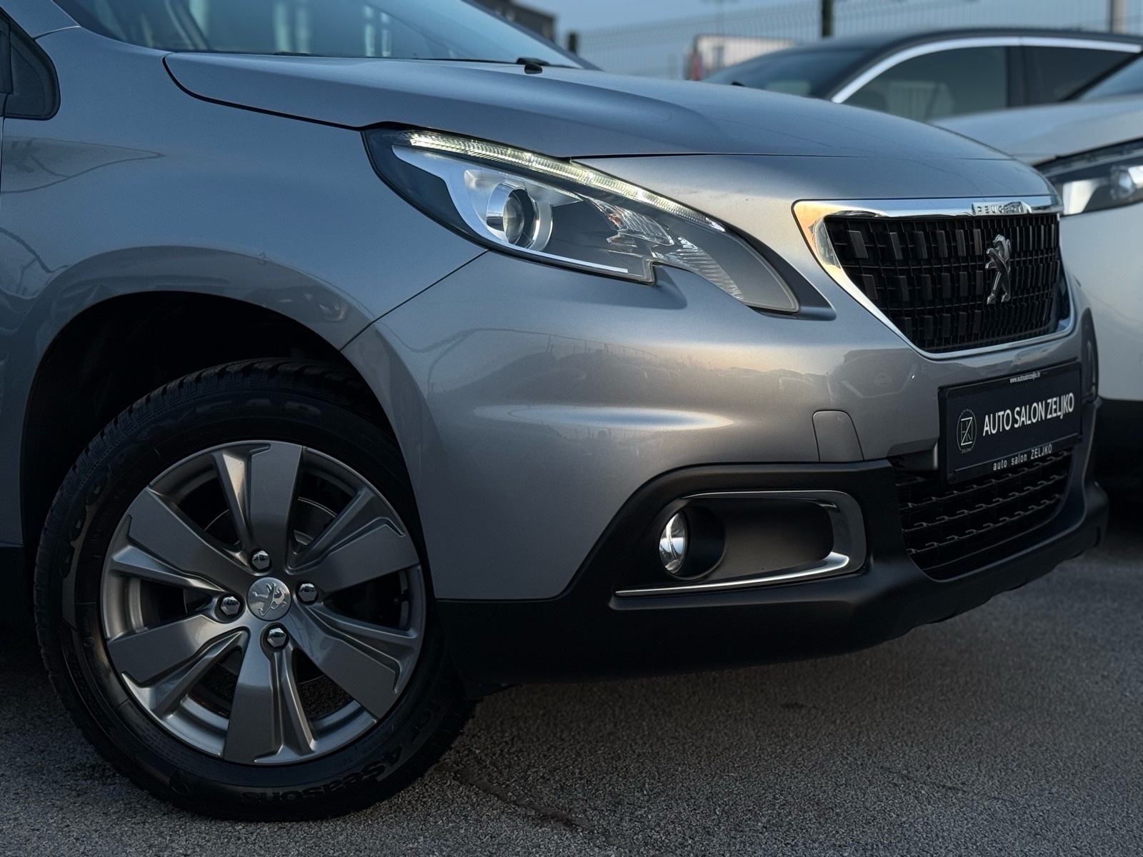 Peugeot 2008 1,2 ••LED••NAVI••ALU••AUTOMATSKA KLIMA••, fotografija 10