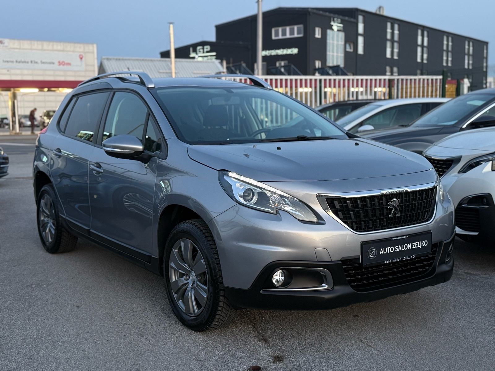 Peugeot 2008 1,2 ••LED••NAVI••ALU••AUTOMATSKA KLIMA••, fotografija 4