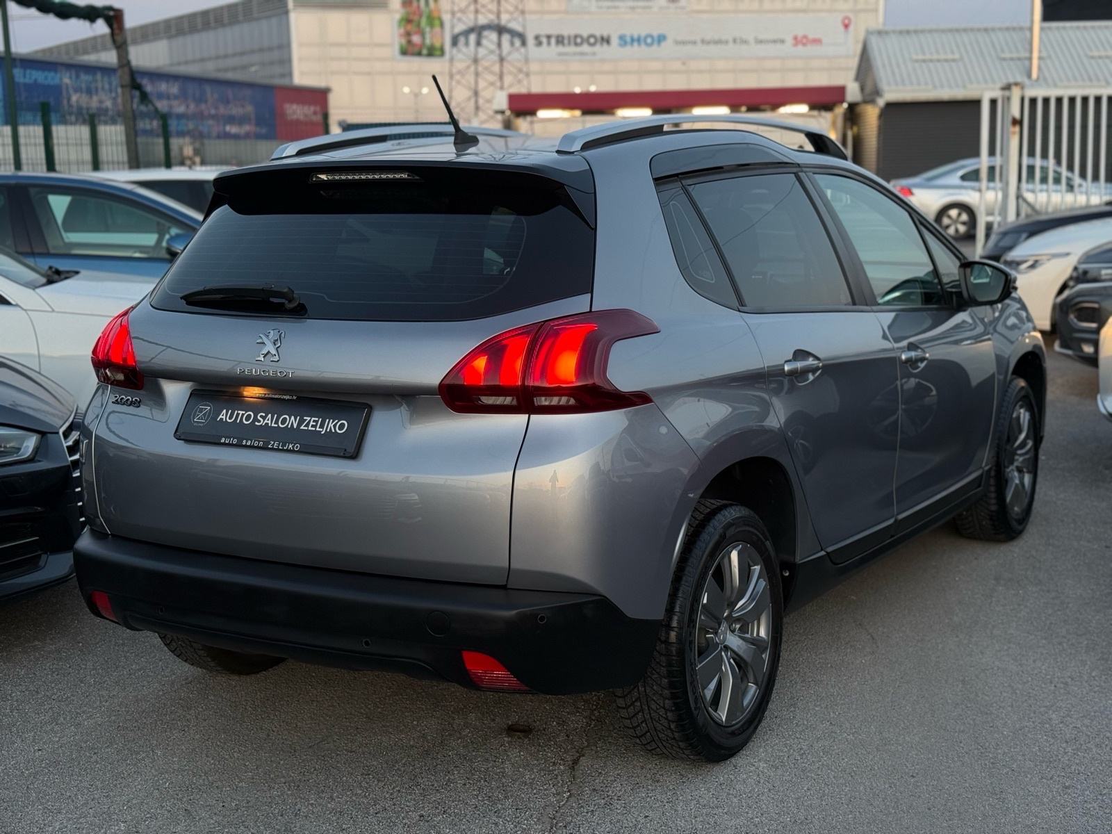 Peugeot 2008 1,2 ••LED••NAVI••ALU••AUTOMATSKA KLIMA••, fotografija 3