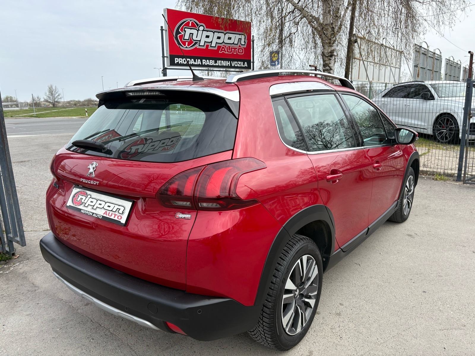 Peugeot 2008 1,2 NAVI - KLIMA - SERVIS - LEASING RATA 212 €, fotografija 6