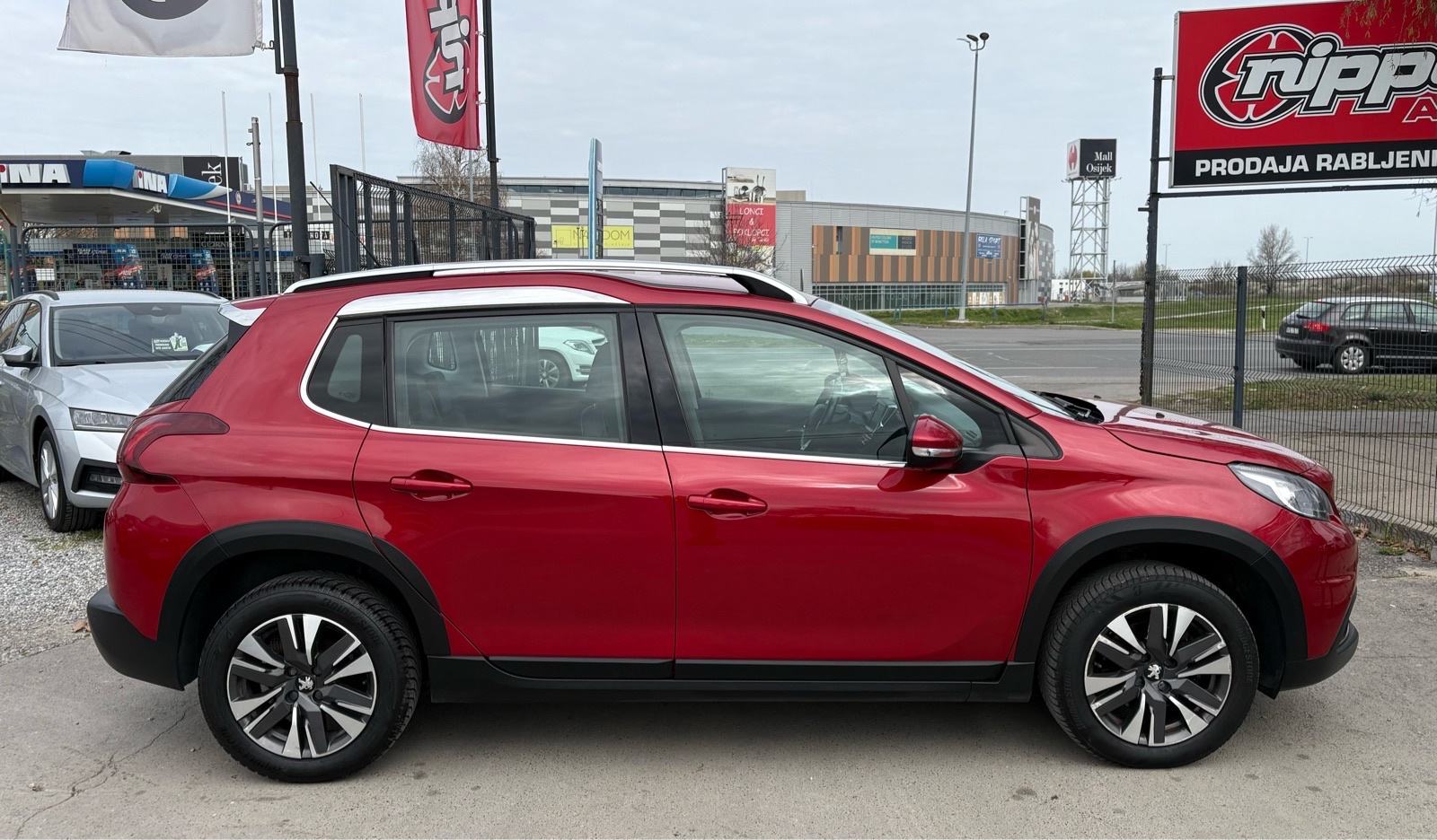Peugeot 2008 1,2 NAVI - KLIMA - SERVIS - LEASING RATA 212 €, fotografija 7