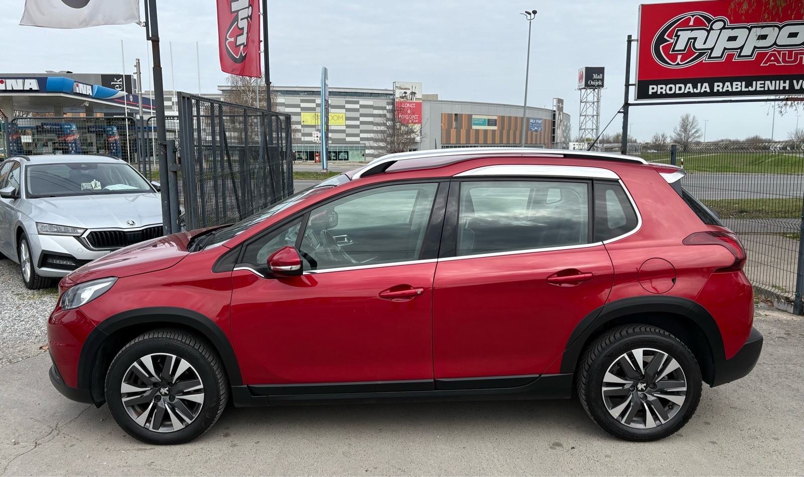 Peugeot 2008 1,2 NAVI - KLIMA - SERVIS - LEASING RATA 212 €, fotografija 3