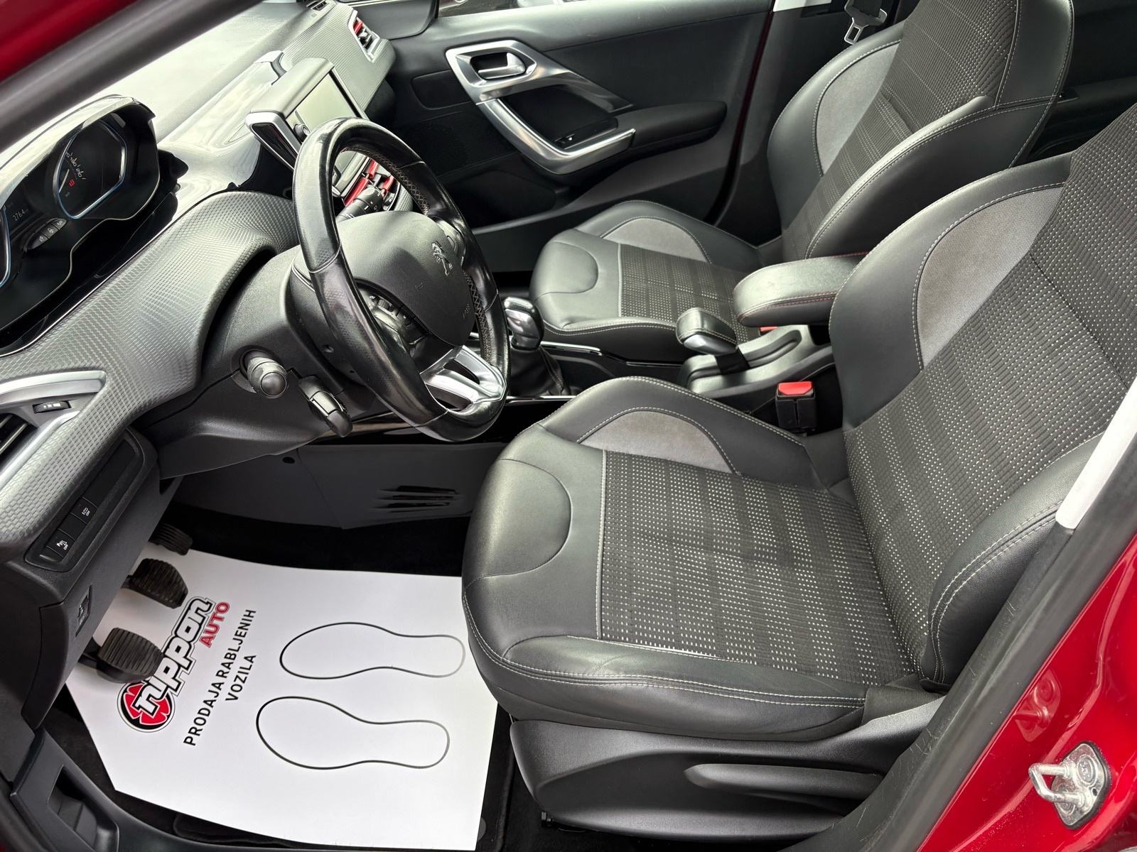 Peugeot 2008 1,2 NAVI - KLIMA - SERVIS - LEASING RATA 212 €, fotografija 11